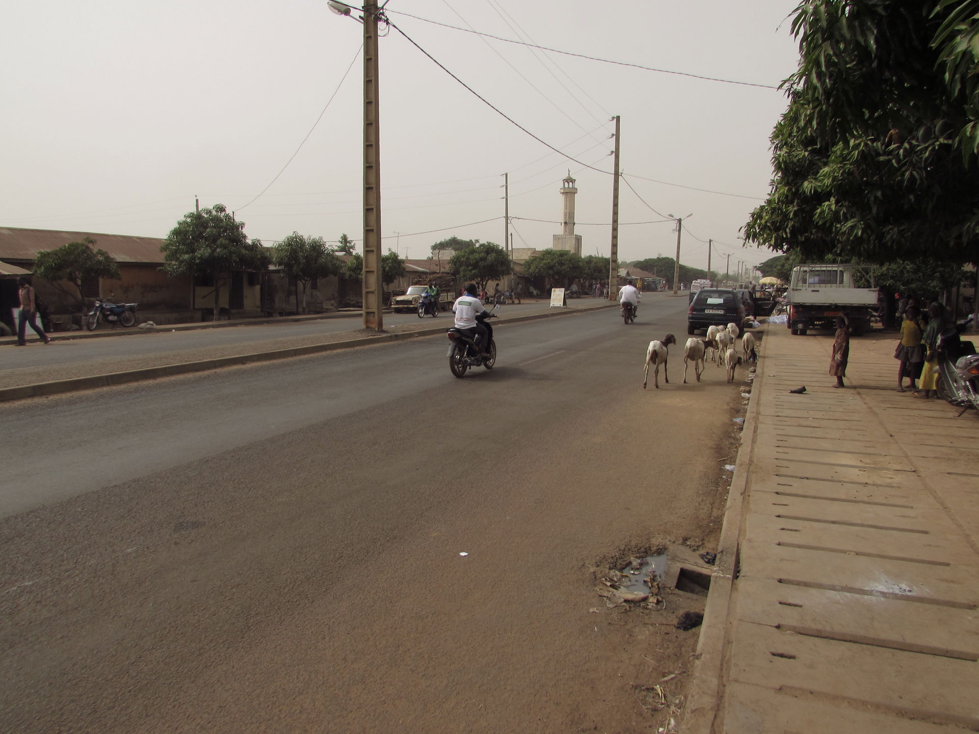 straßenbild in djougou, benin