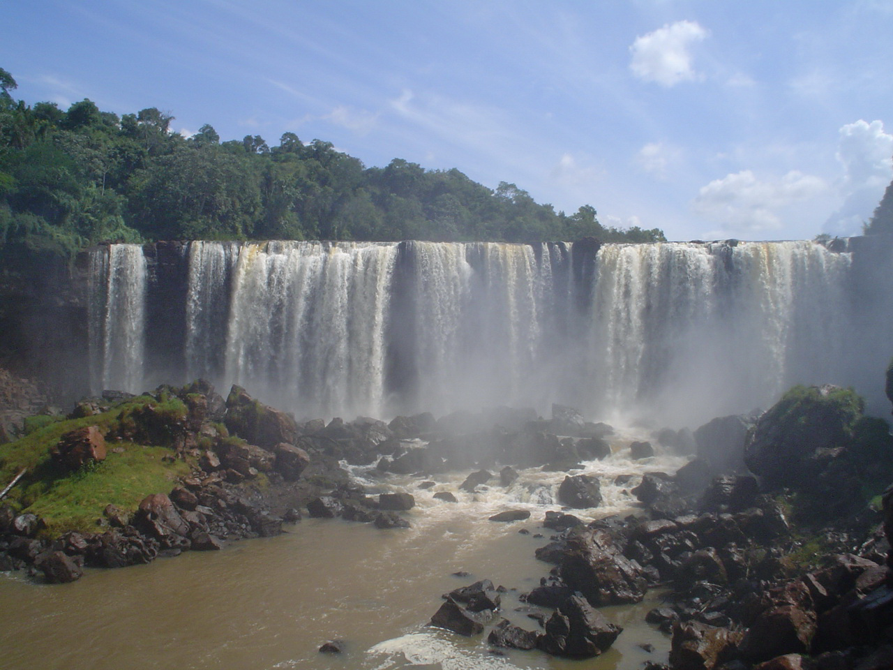 Fotos de los refugios y reservas de Itaipu, tomadas en los años…