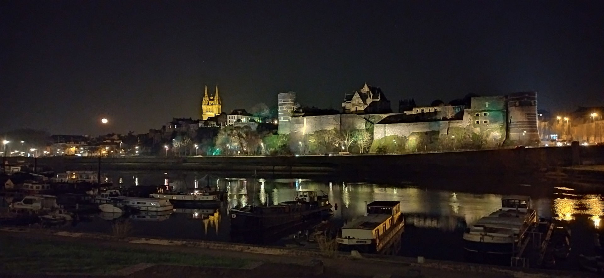 Château d'Angers la nuit