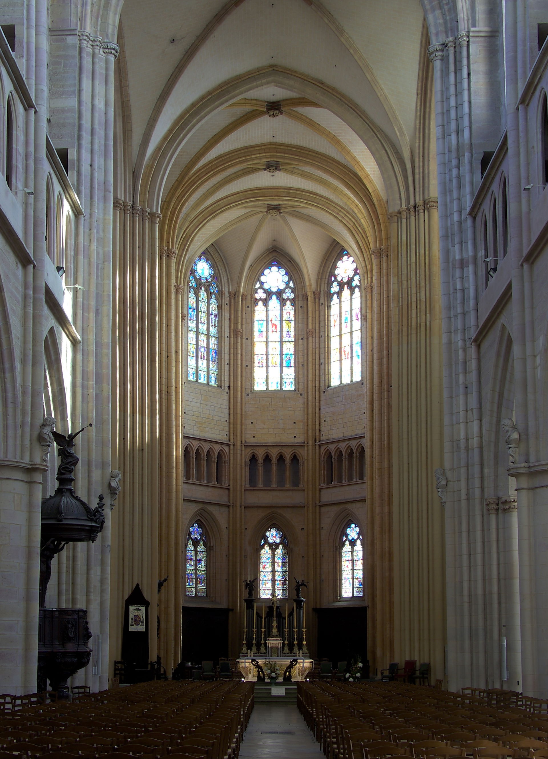 Nave of the Cathédrale Saint-Bénigne in Dijon.