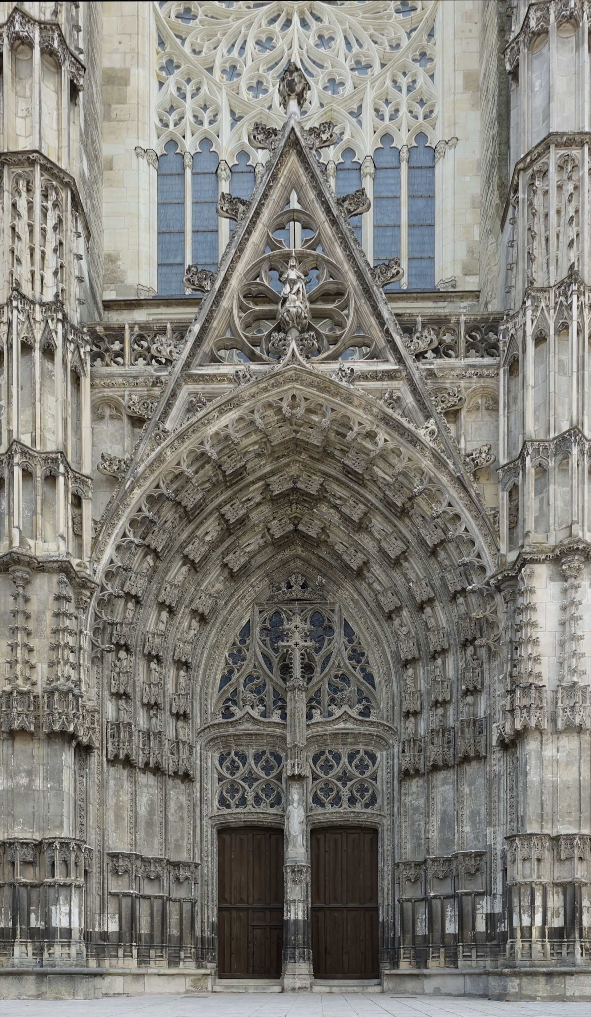 Portal of cathedral Saint-Gatien in Tours (Indre-et-Loire, Fran…