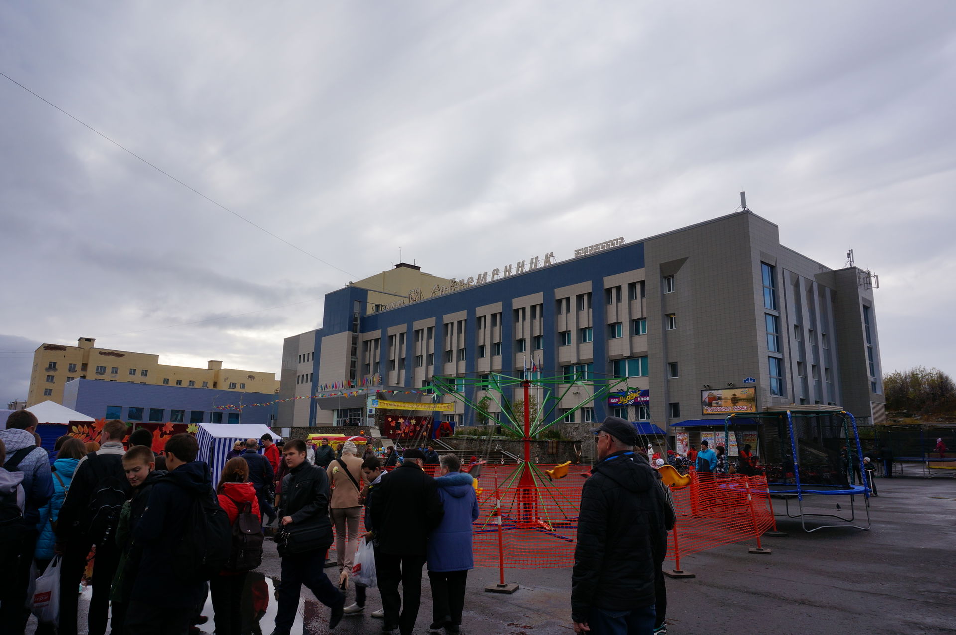 Центральная площадь г. Снежногорска, носящая имя В.В. Мурко