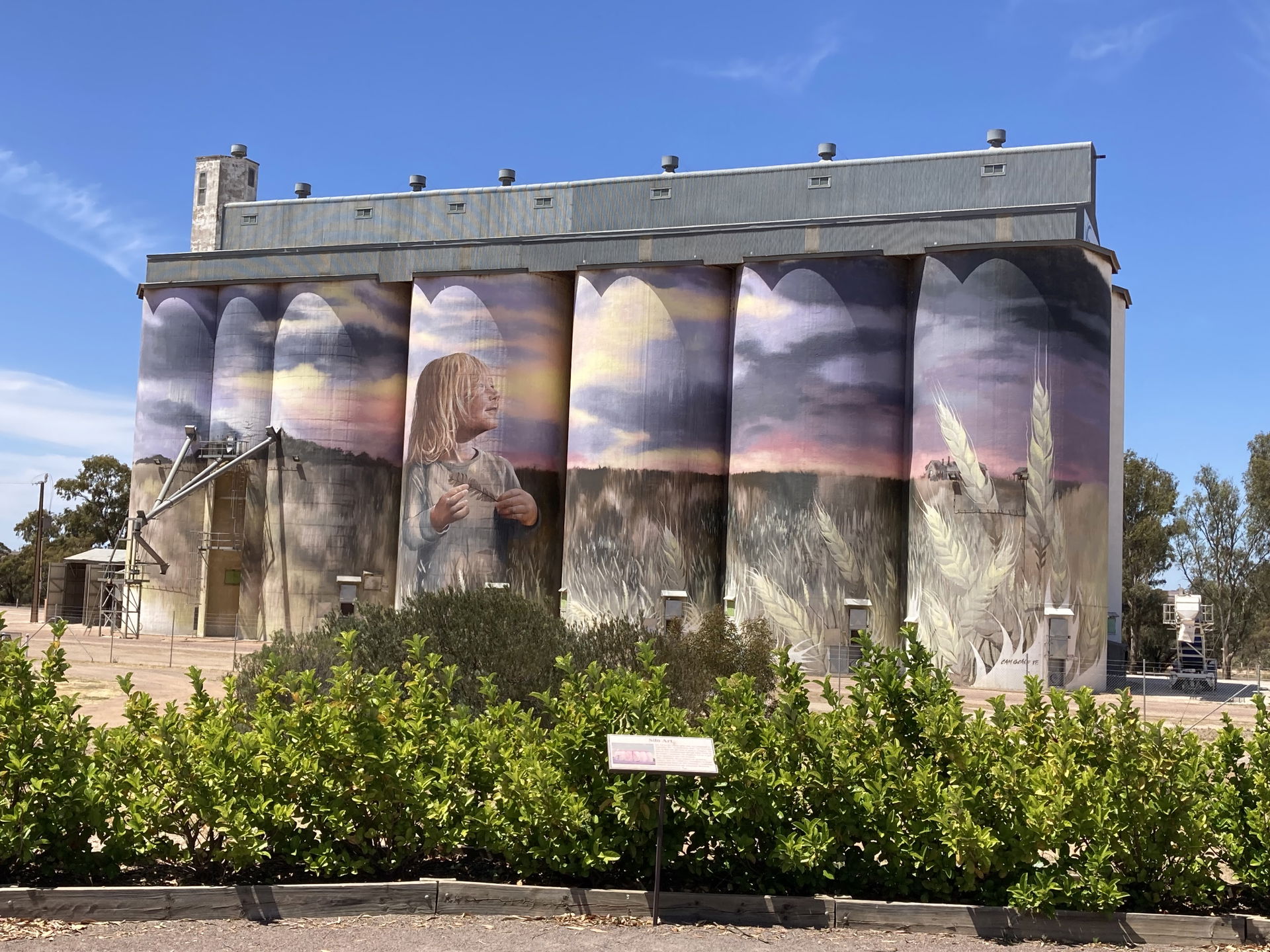 Silo art on Viterra grain silos at Kimba, South Australia by Ca…