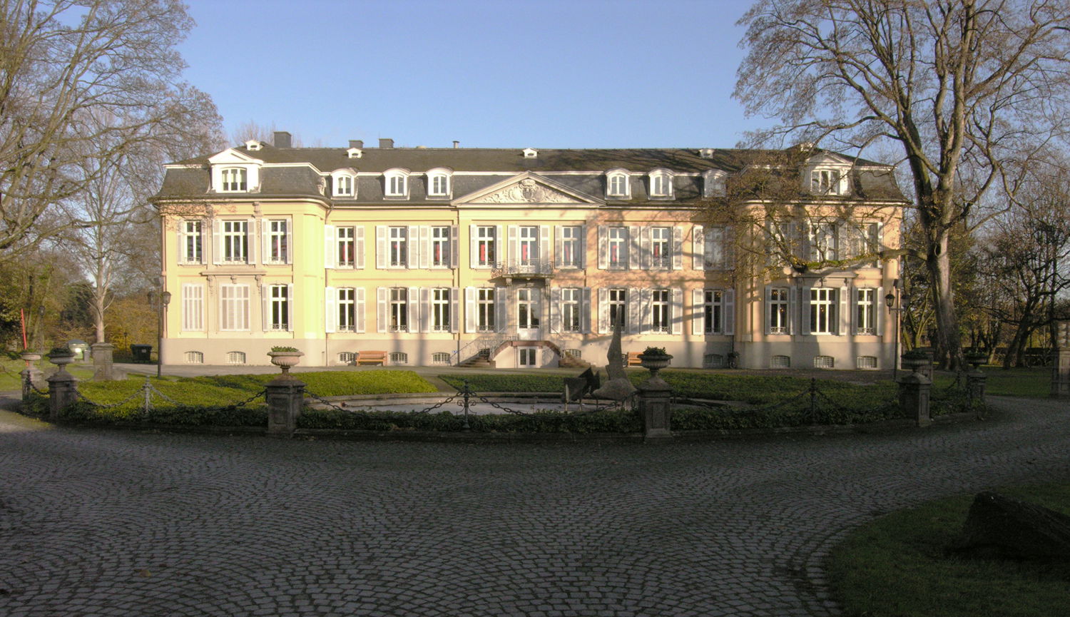 Schloss Morsbroich, Leverkusen, Hauptgebäude