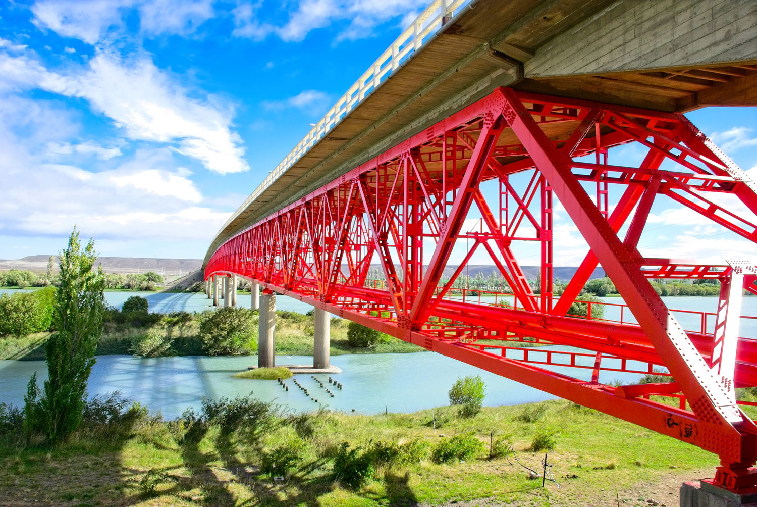 Puente esta emplazado sobre el Río Santa Cruz, ruta Nac. nº3, e…