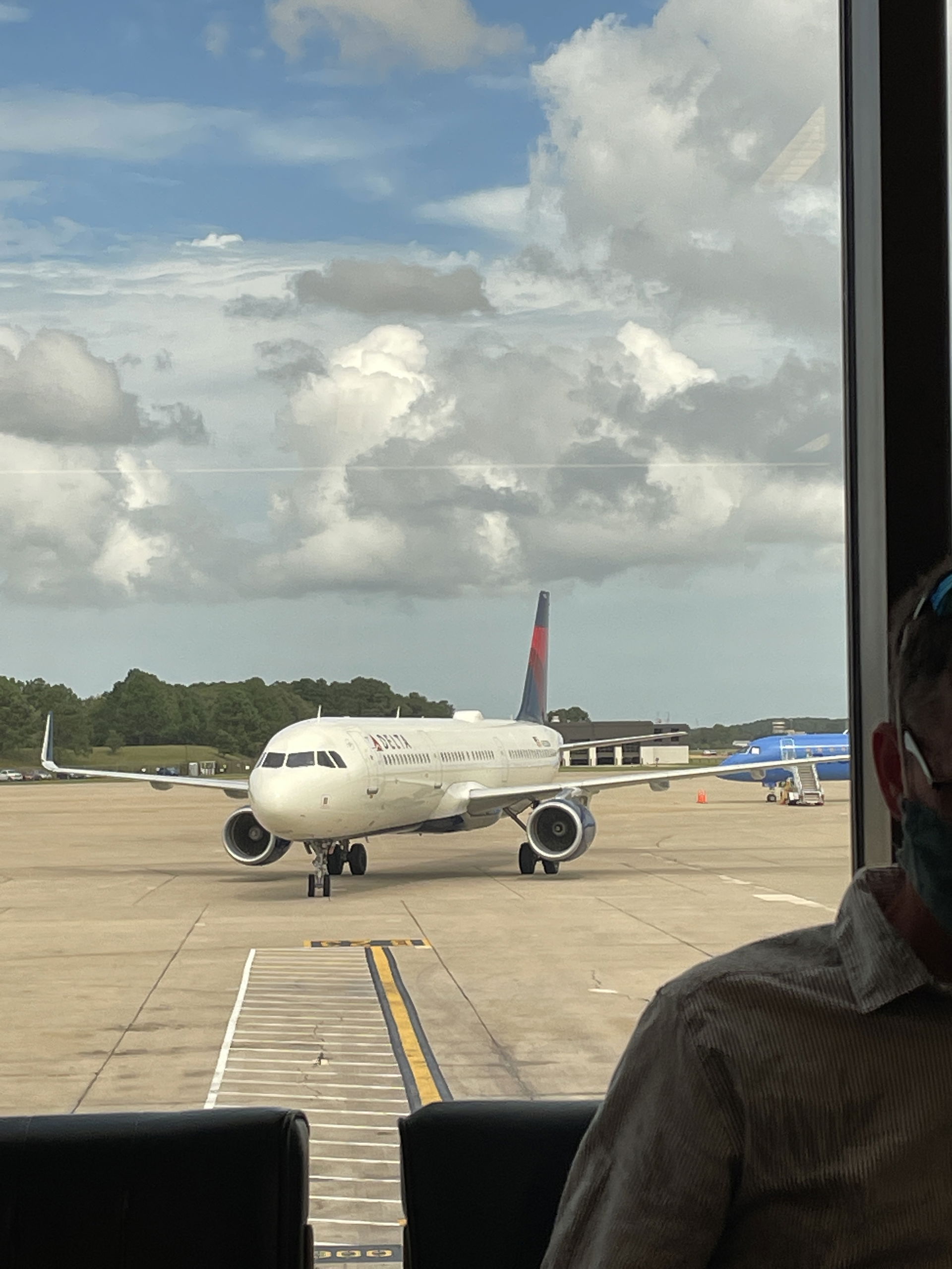 Airbus A321 Arriving at Norfolk International