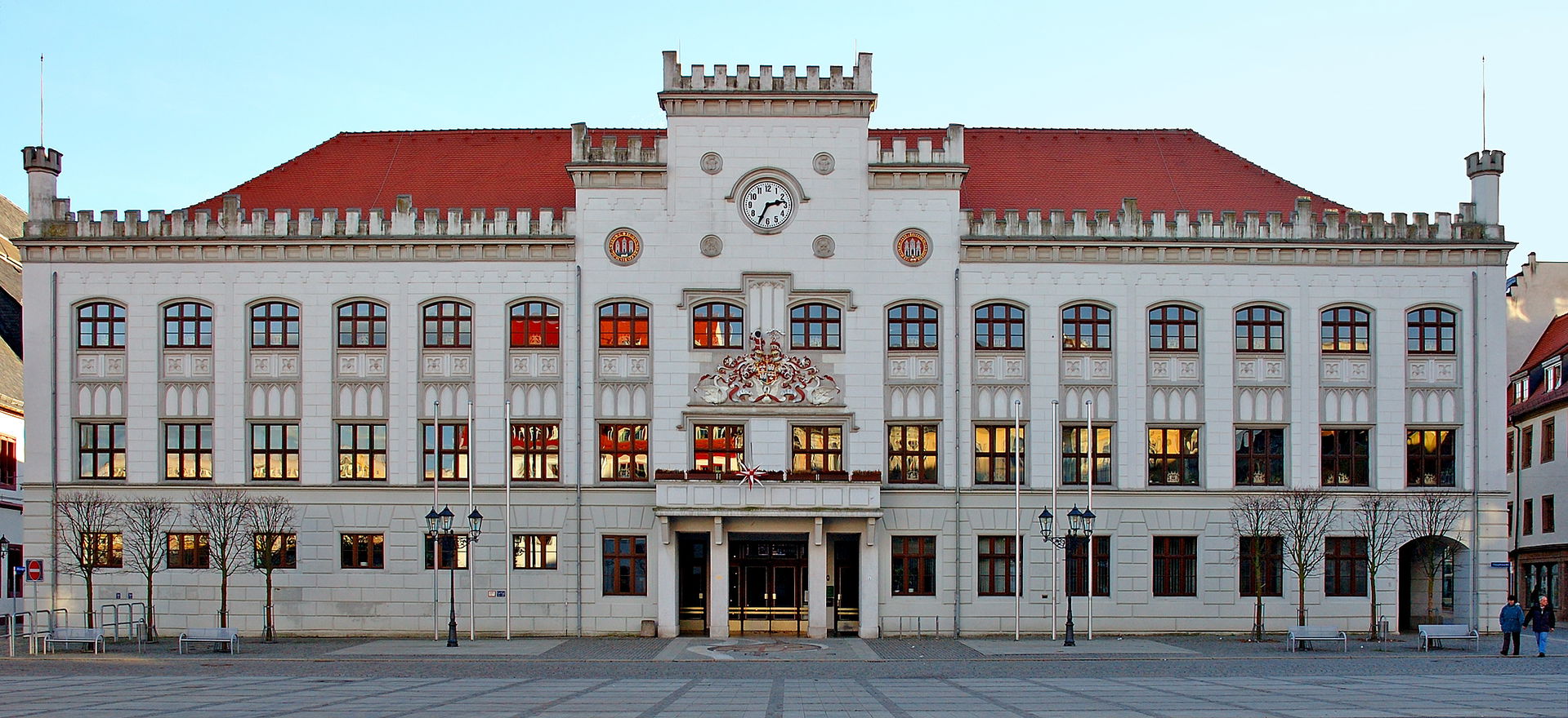 This image shows the townhall (Rathaus) of Zwickau located on t…