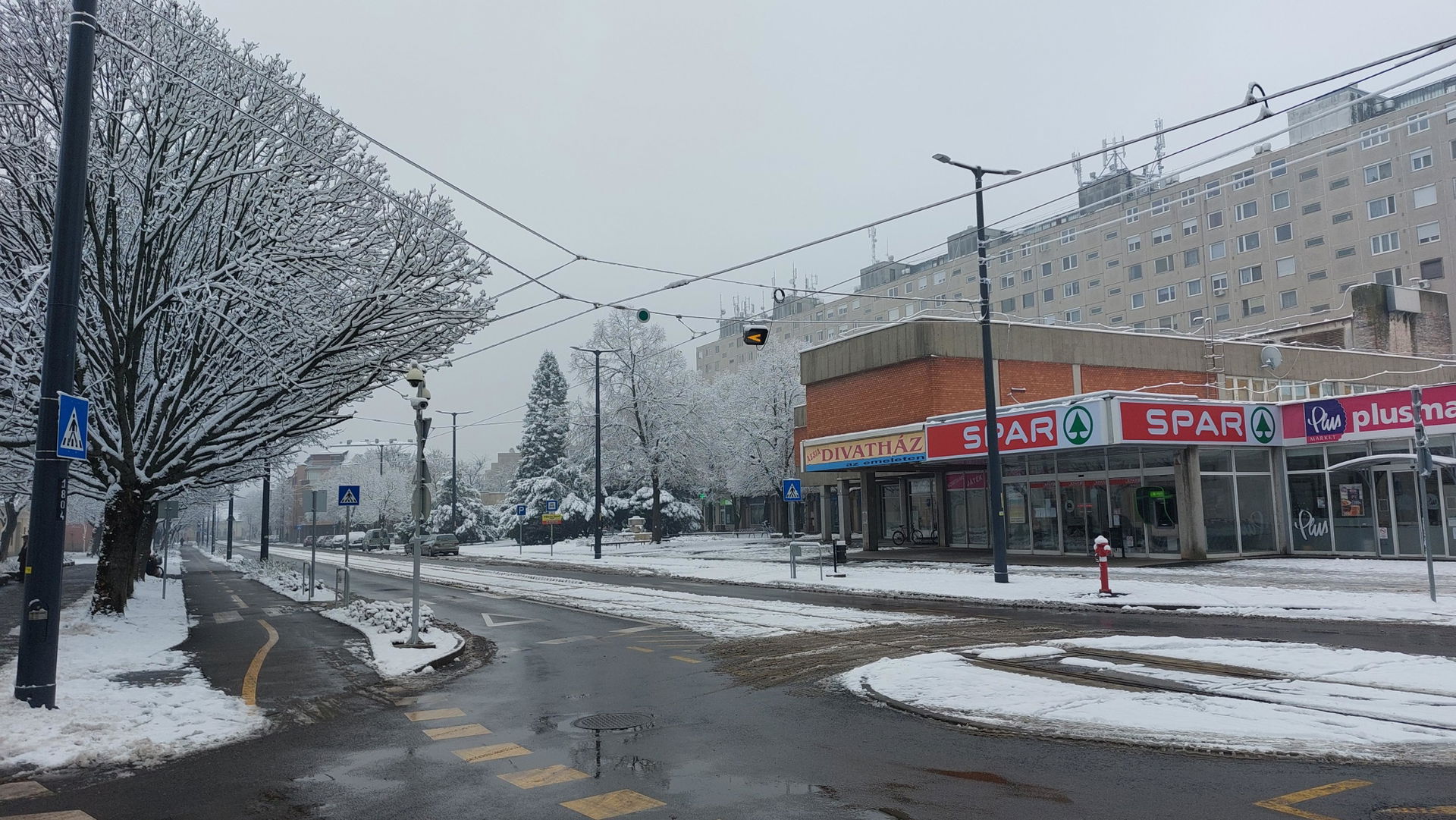 Snowy Hódmezővásárhely on January 9, 2022.