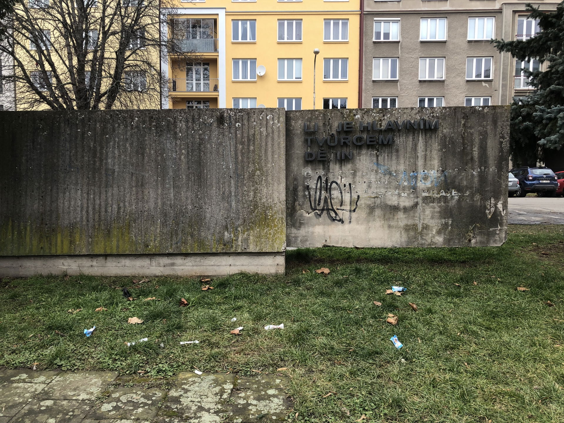 Galerie cti je monument ze 70. let 20. století v Sukových sadec…
