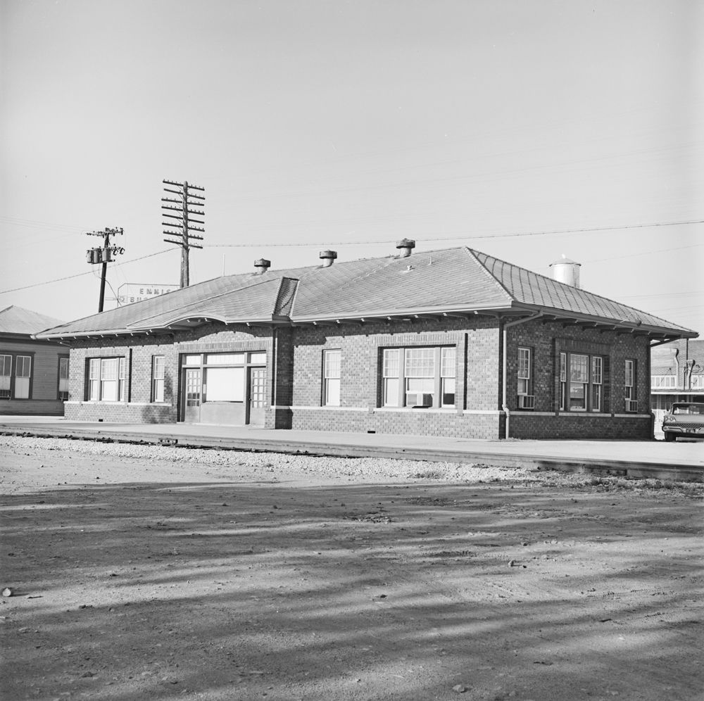 Title: [Texas and New Orleans, Southern Pacific Passenger Stati…