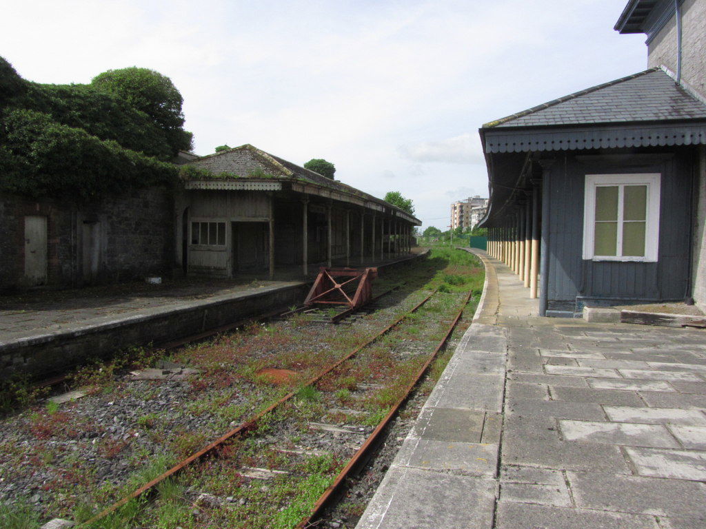 The disused arm of Mullingar Station