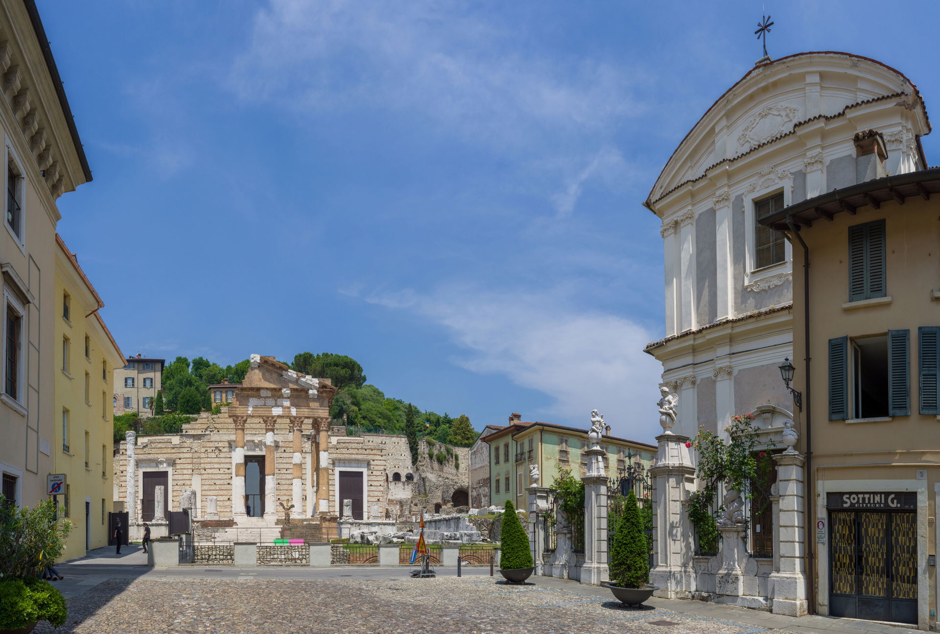 The Tempio Capitolino and the San Zeno al Foro church in Bresci…