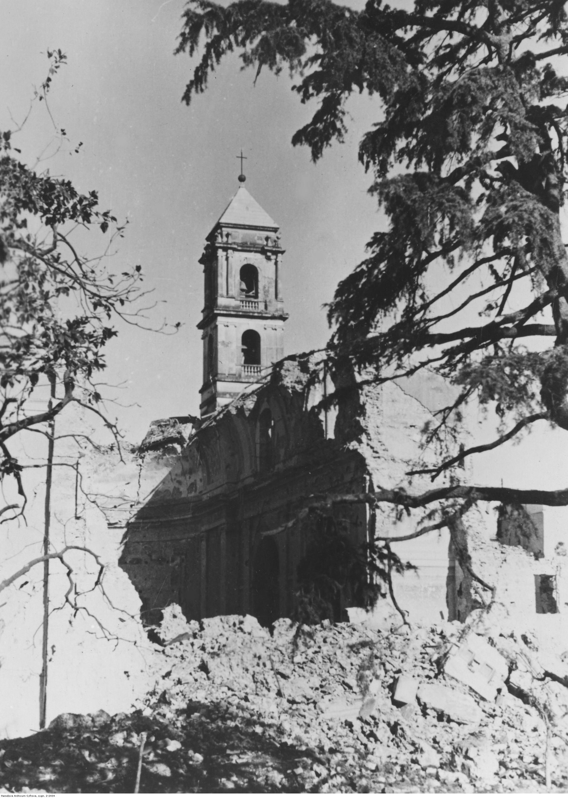 Cisterna di Latina. Ruiny kościoła.