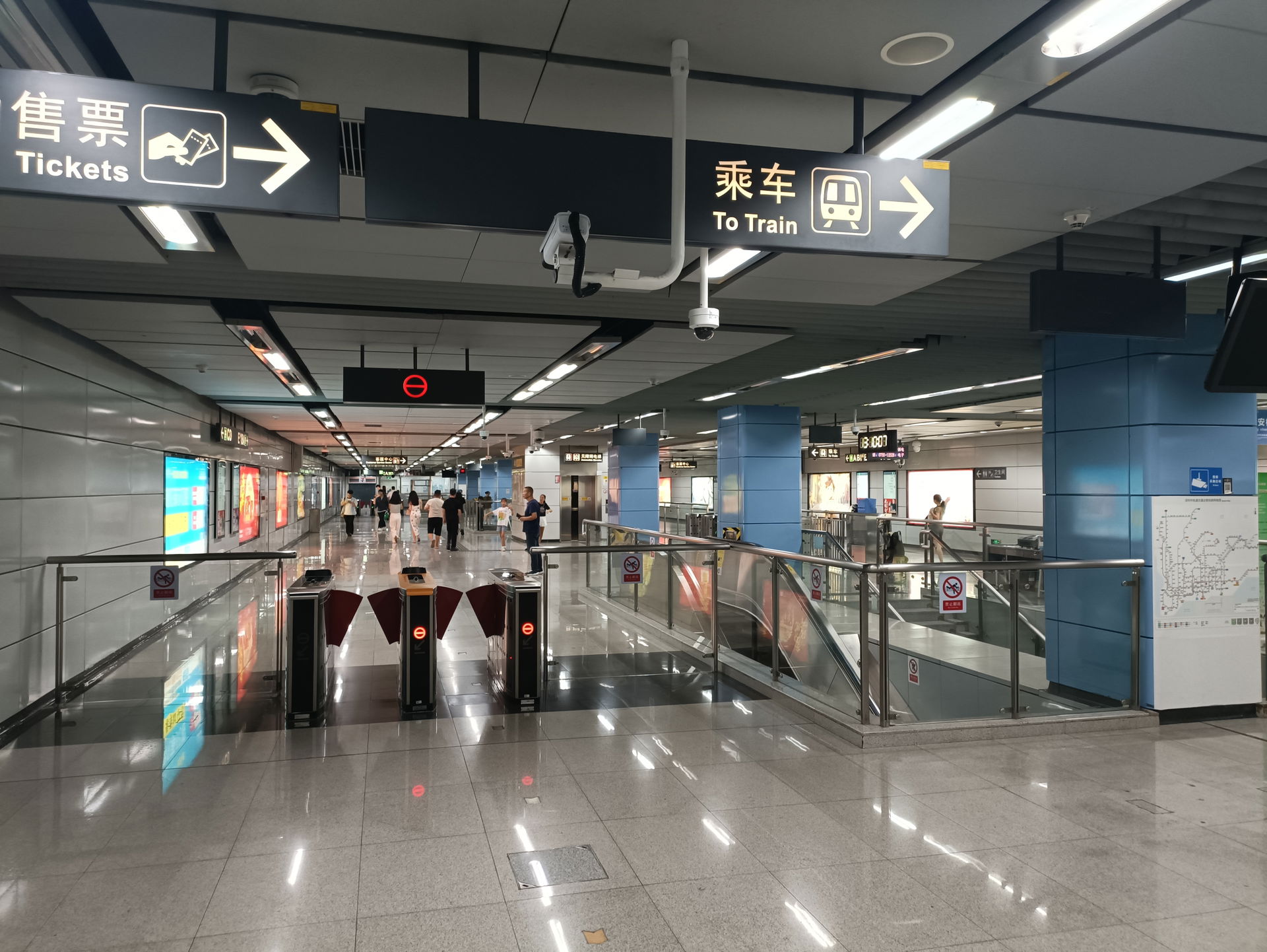 Concourse of Xin'an Station, Shenzhen Metro