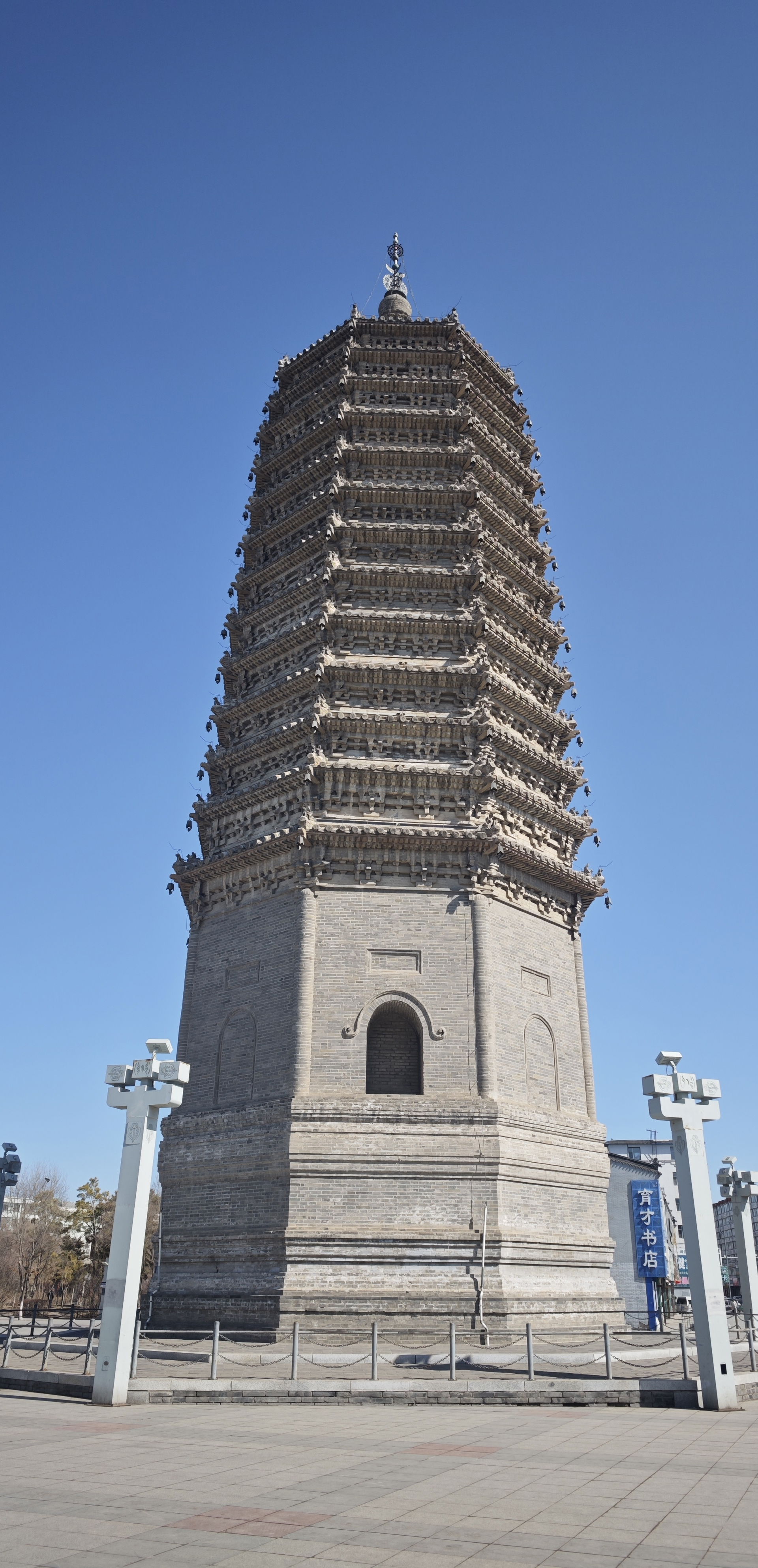 始建于辽圣宗时期的农安辽塔