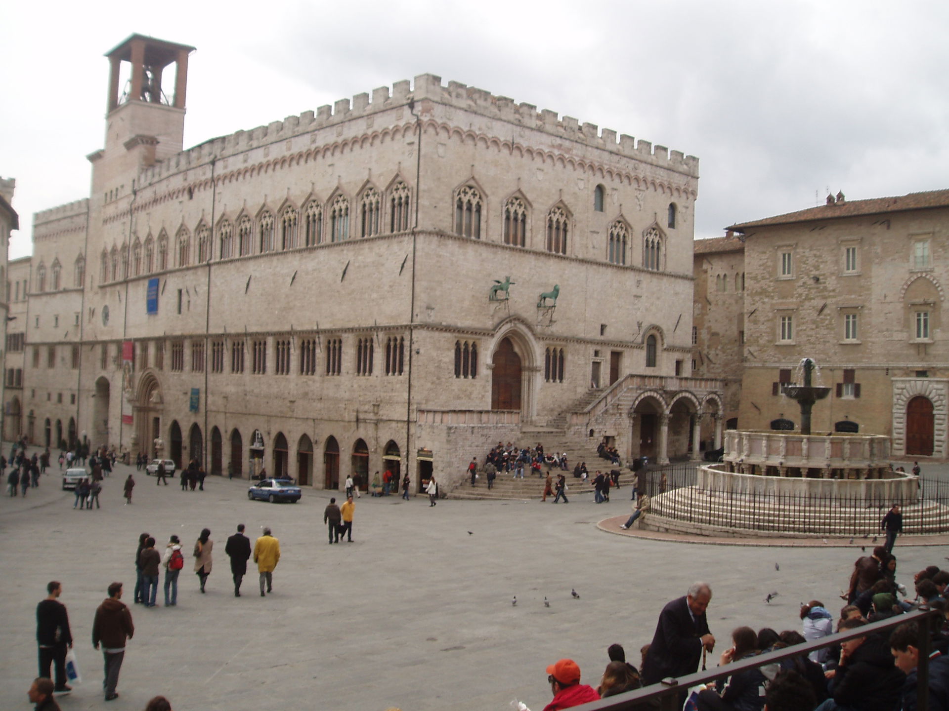 Palazzo dei Priori e Fontana Maggiore, Piazza IV Novembre, Peru…