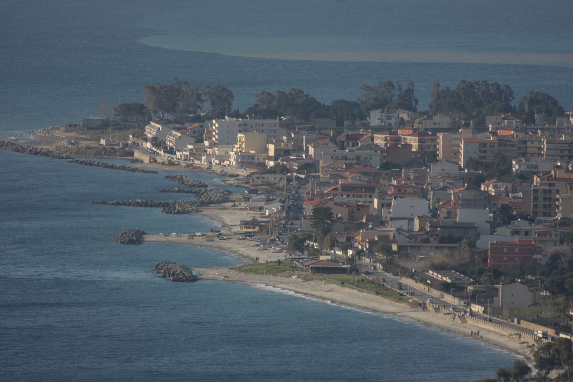 Reggio Nord-Rione di Gallico-vista dalla collina di Pentimele
b…