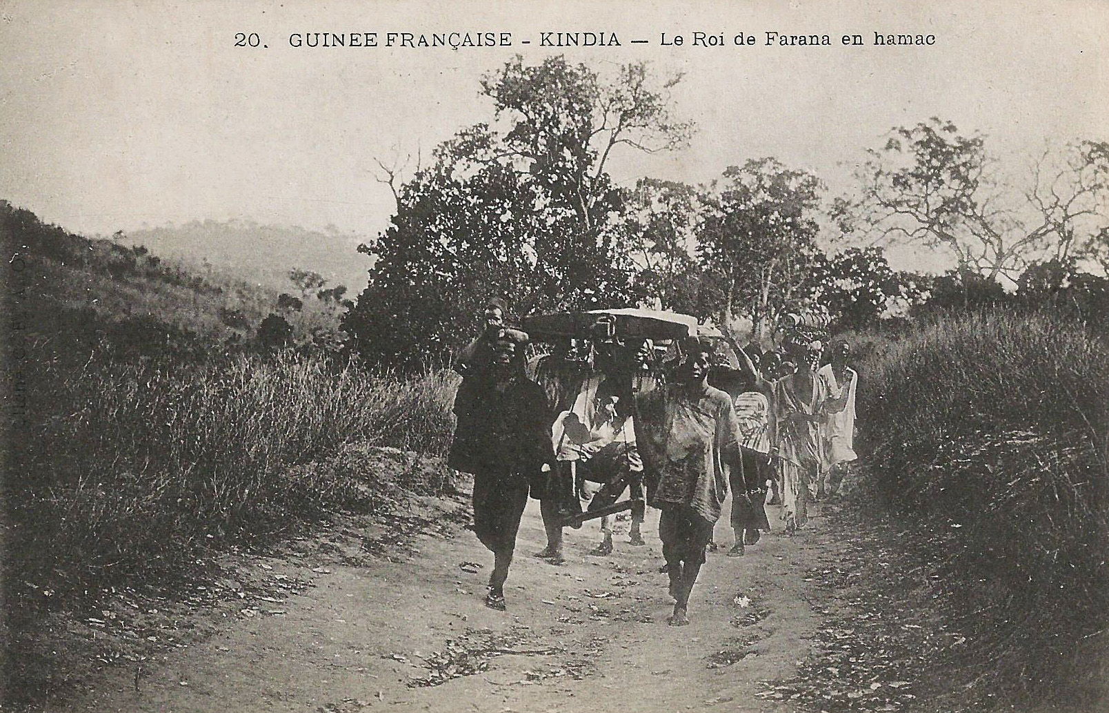 *Kindia. Le roi de Farana en hamac.
Cliché CFAO
Guinée françai…