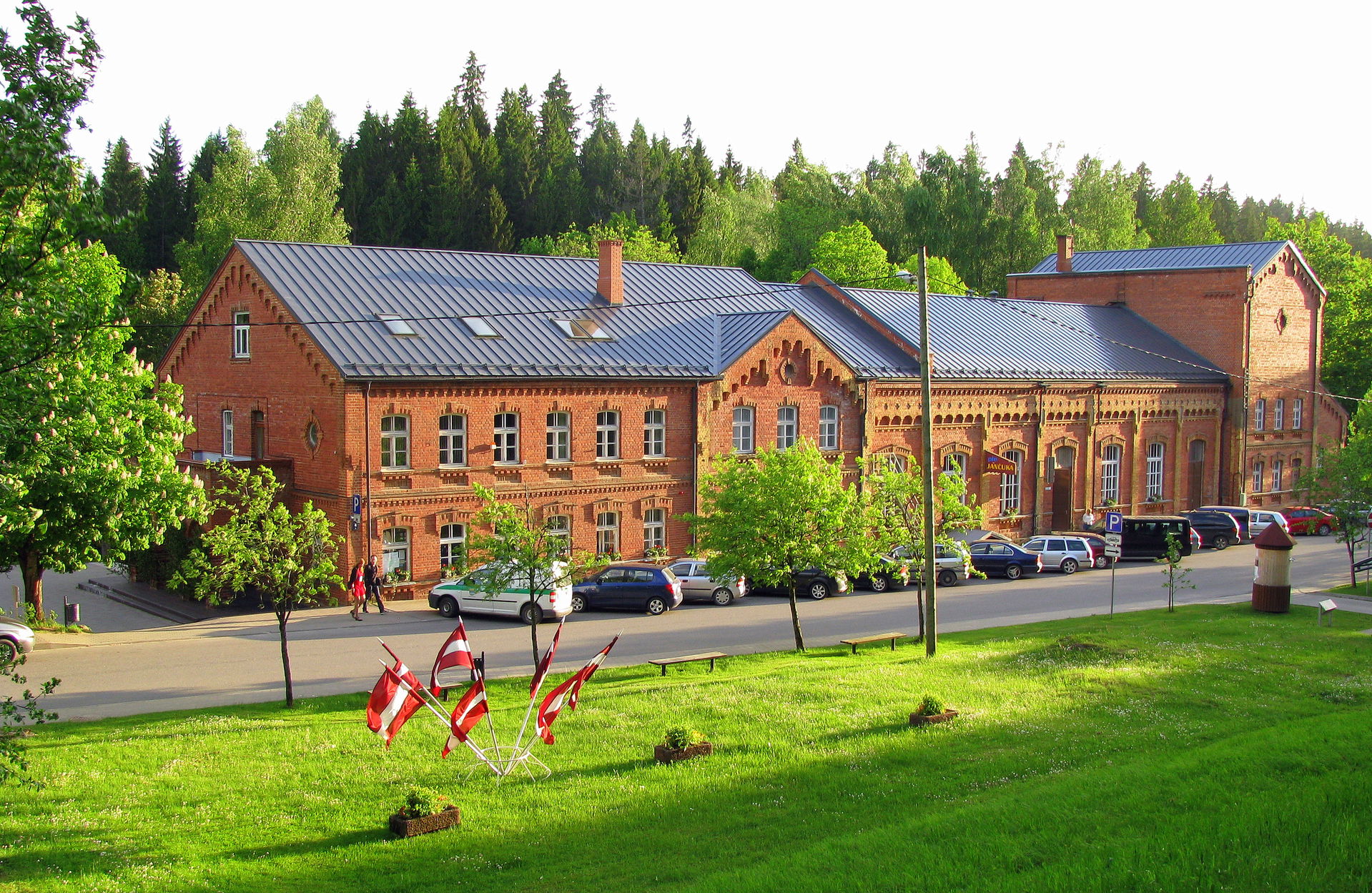 Līgantnes Kultūras centrs un bibliotēka. Līgatne Culture centre…