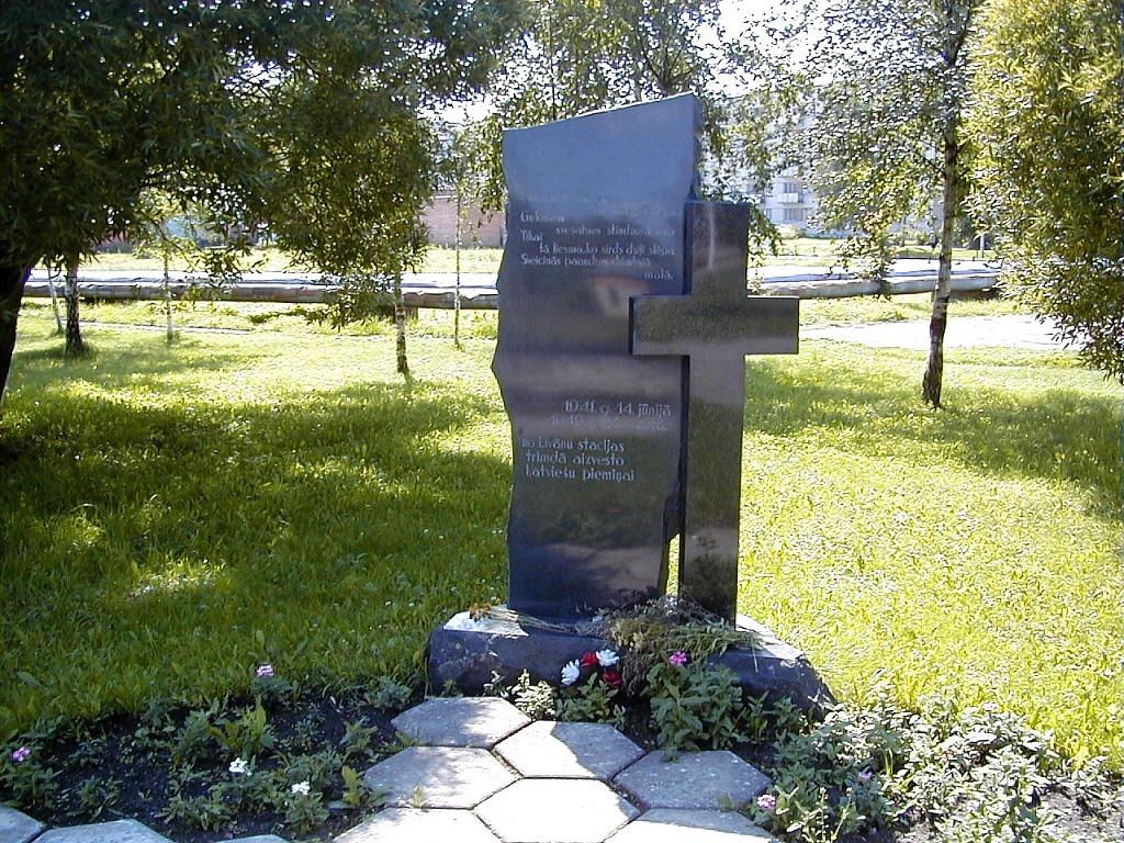 Līvāni, piemineklis represētajiem 2000-07-21