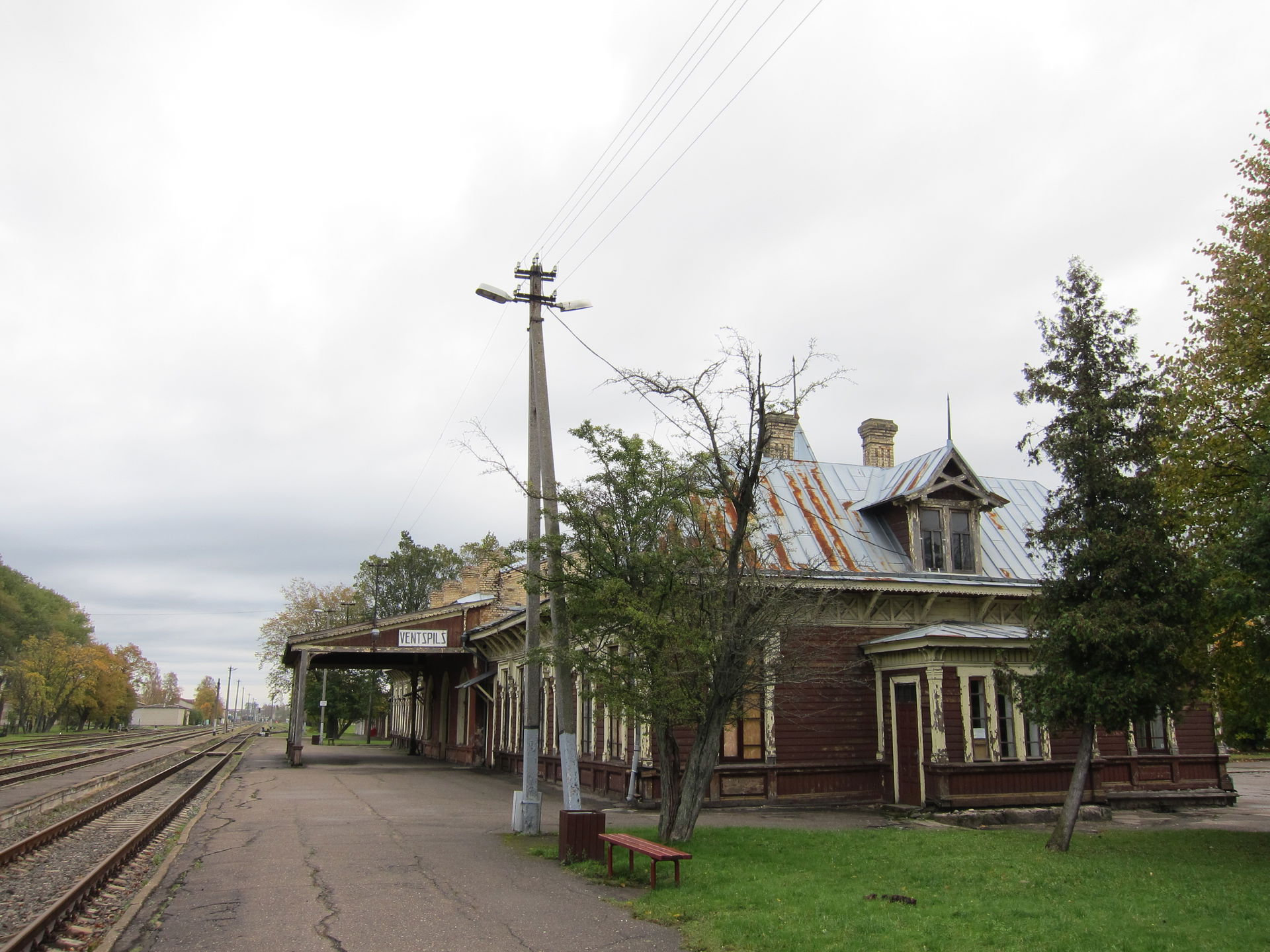 Ventspils stacijas peroni un sliežu ceļi (skats Ventspils II vi…