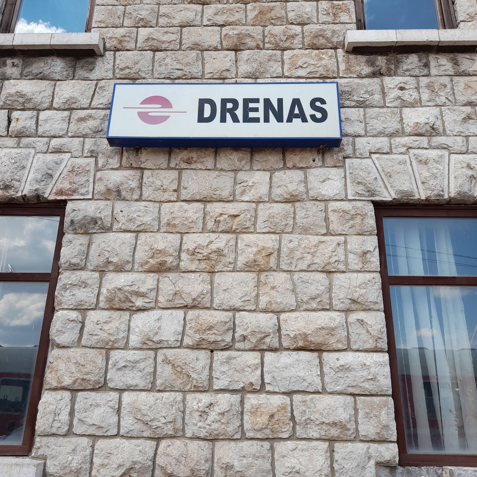 Drenas train station