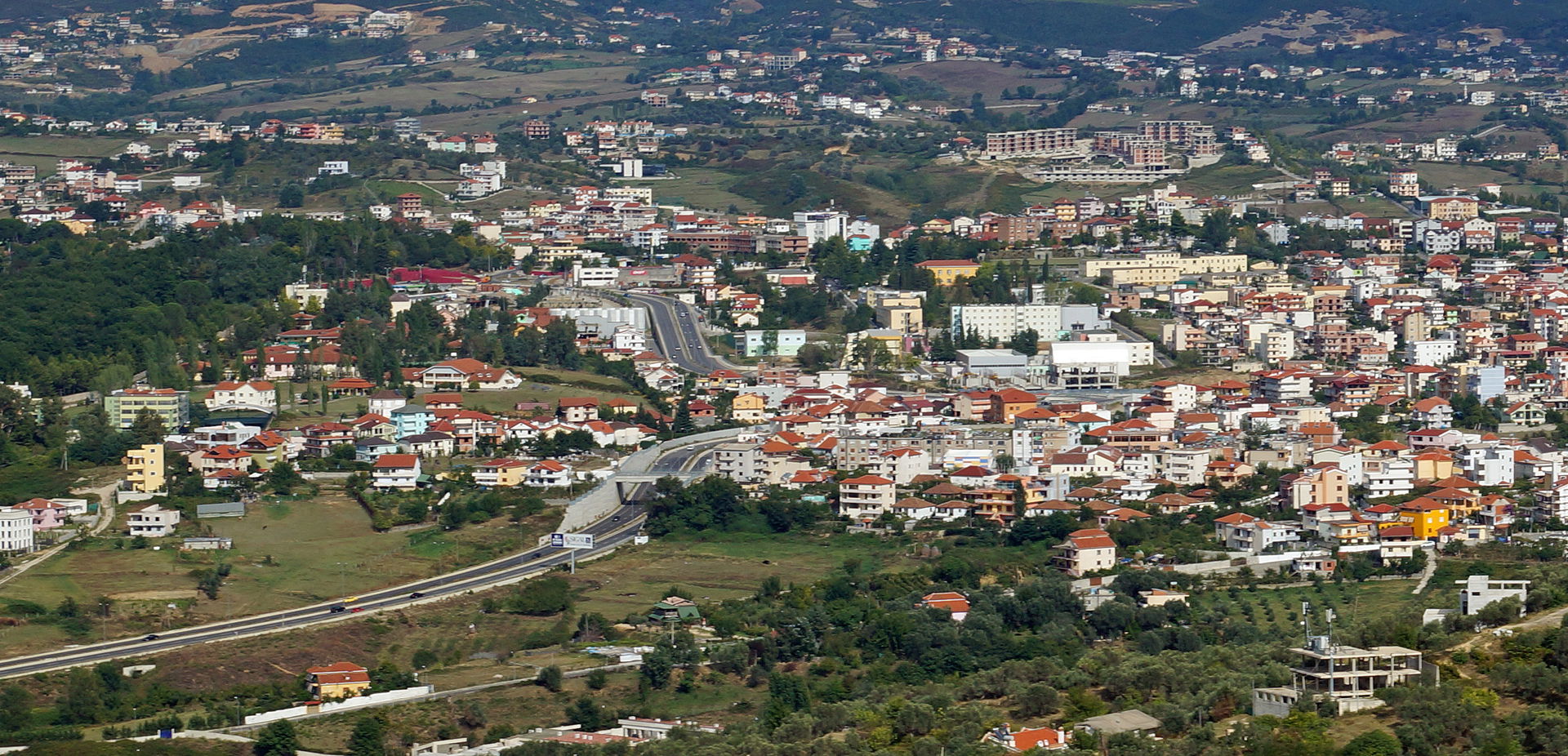 Suburbs of Sauk South of Tirana, seen in 2015 from the Lapidard…
