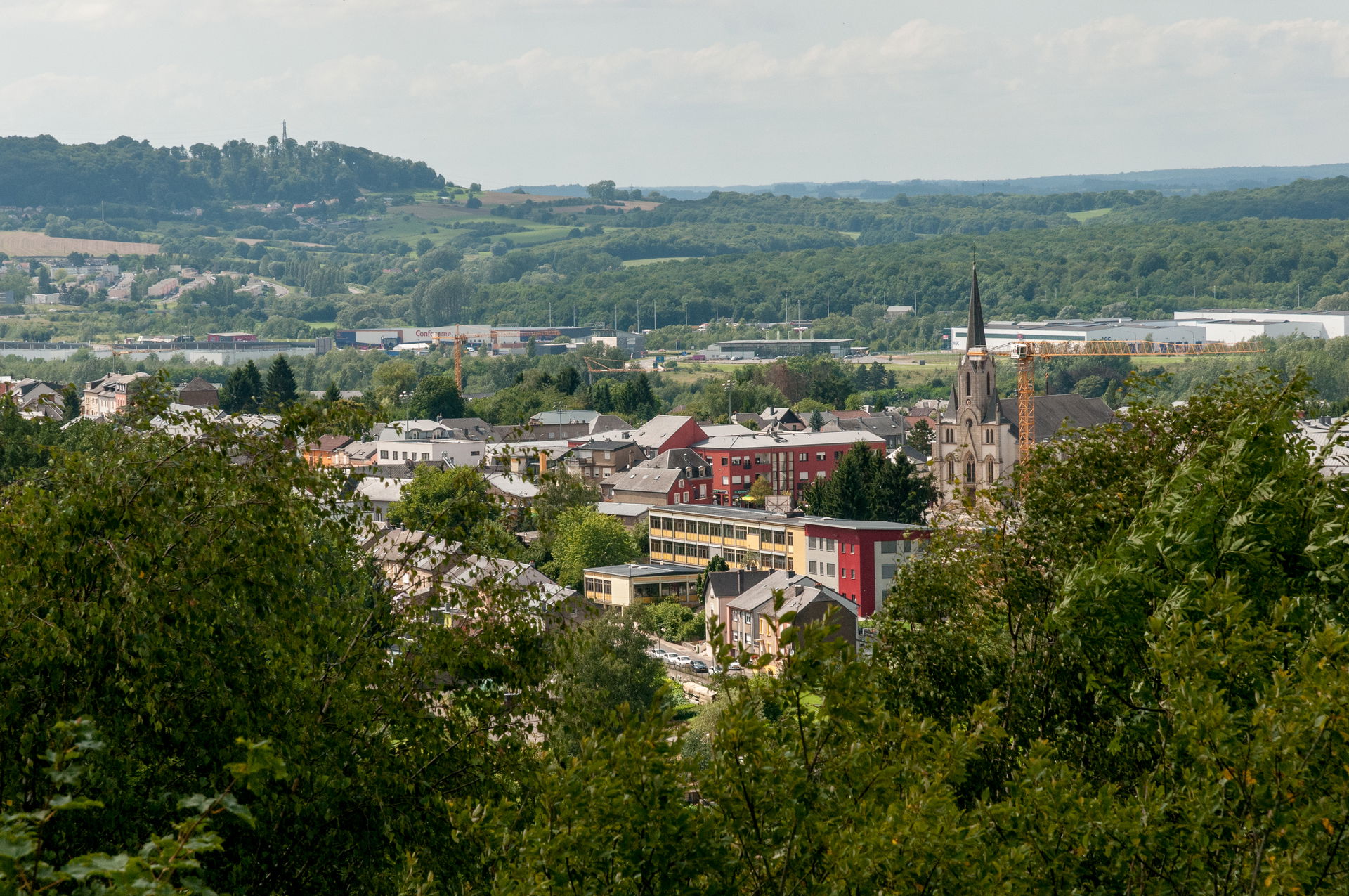 Eng Vue vum Mirador de Lamadelaine op Rodange.