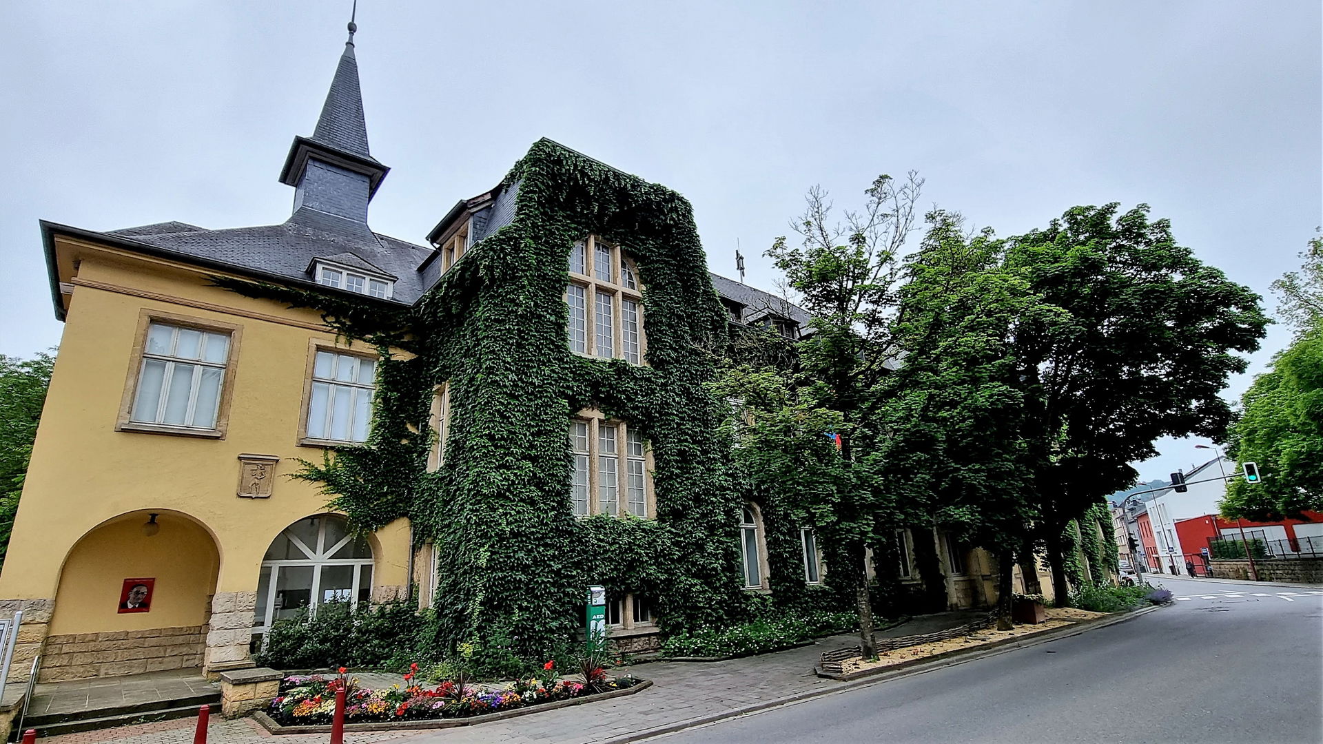 Rumelange. Centre culturel André Zirves, 99 Grand-Rue.