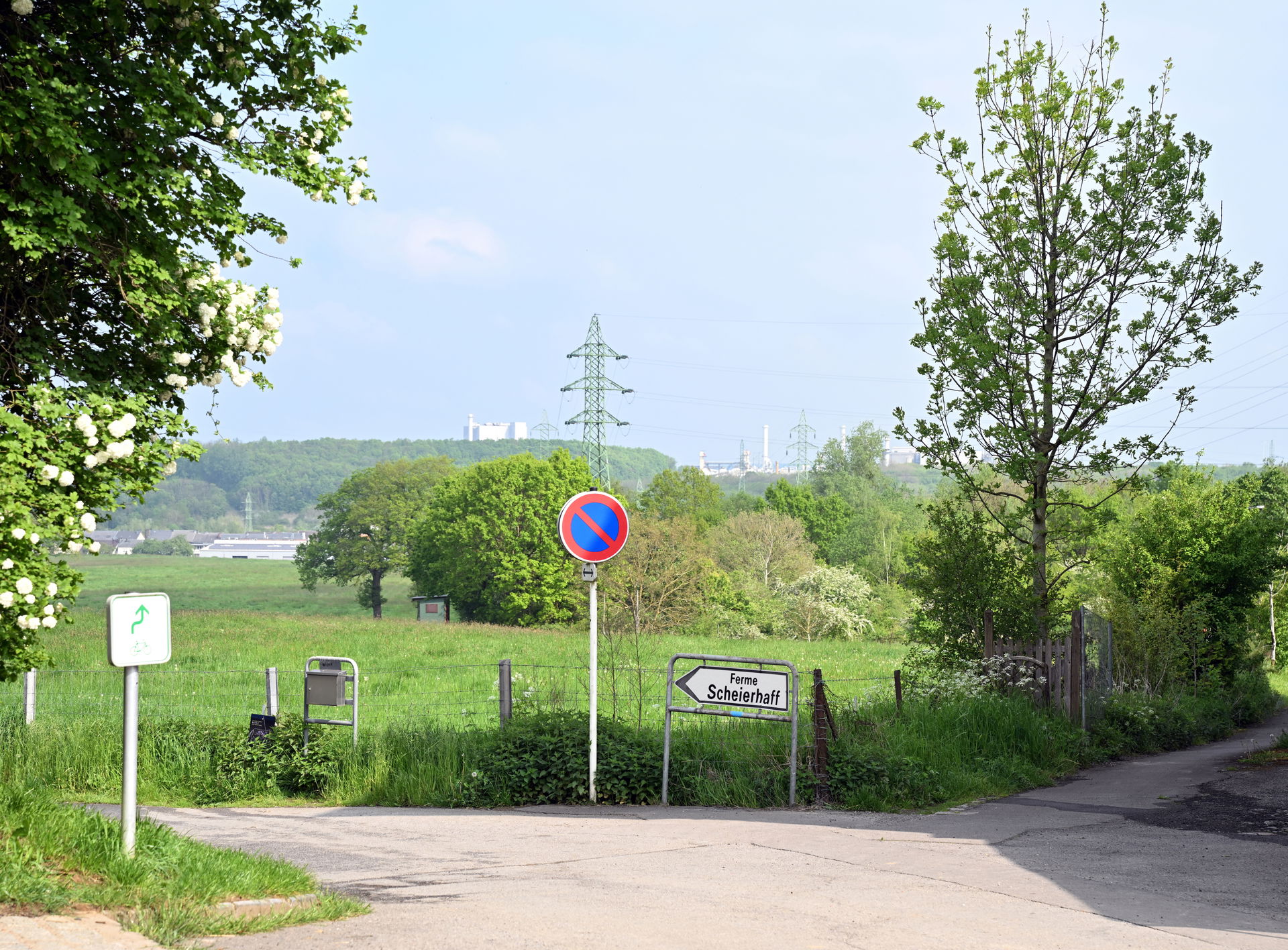 Soleuvre in the Luxembourg municipality of Sanem: street toward…