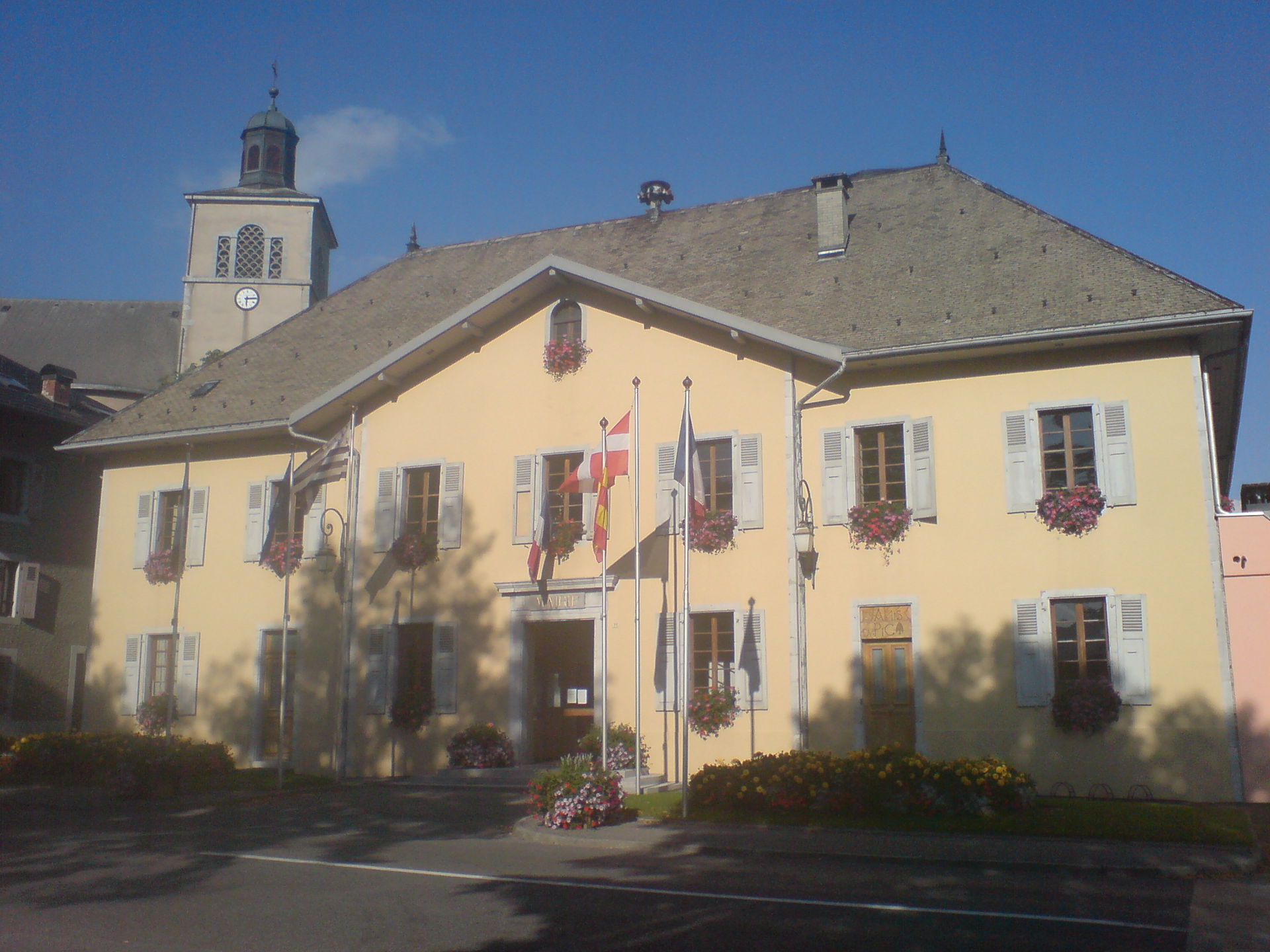 Façade de la mairie de Taninges