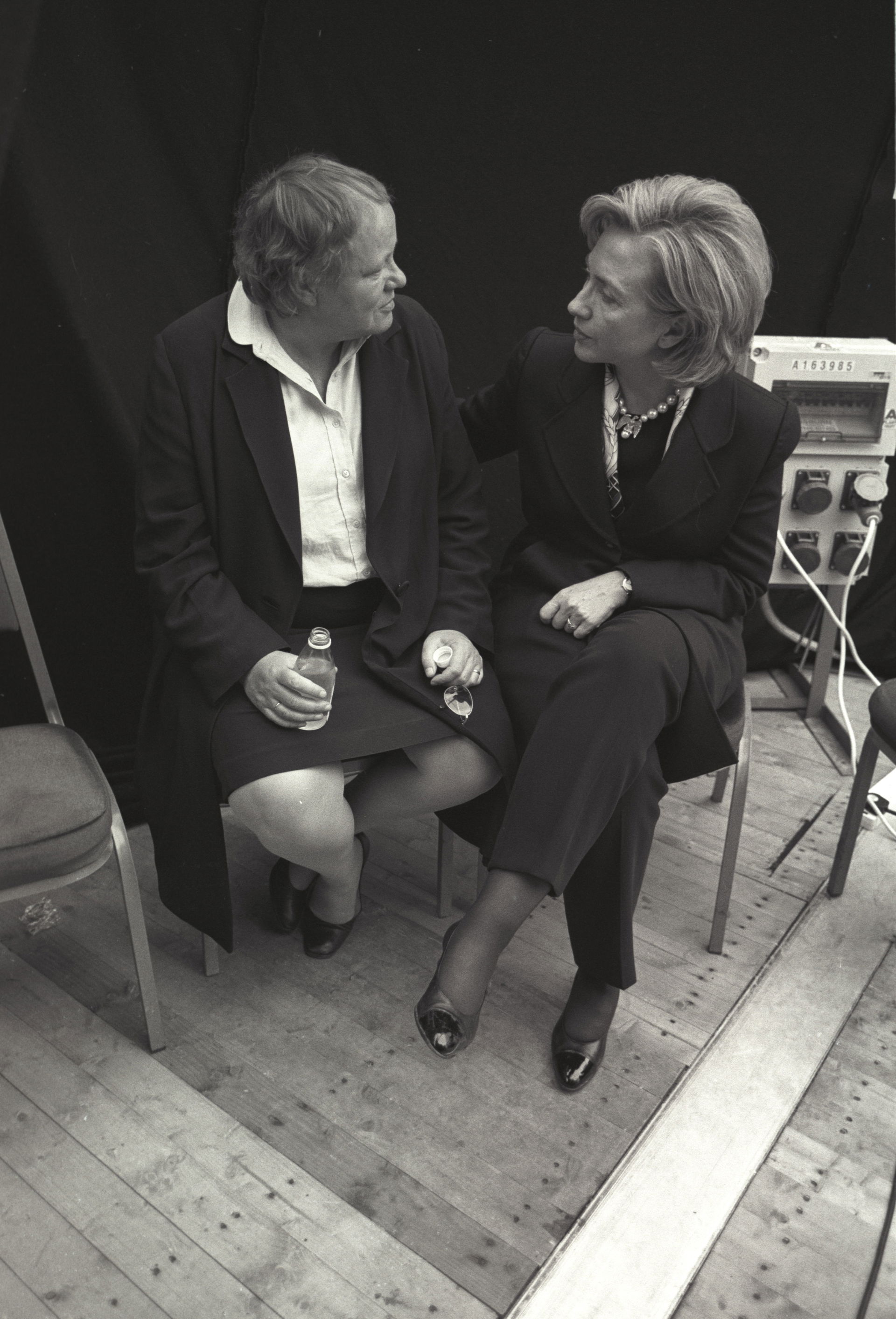 Hillary Rodham Clinton talks with Dr. Marjorie "Mo" Mowlam, Sec…