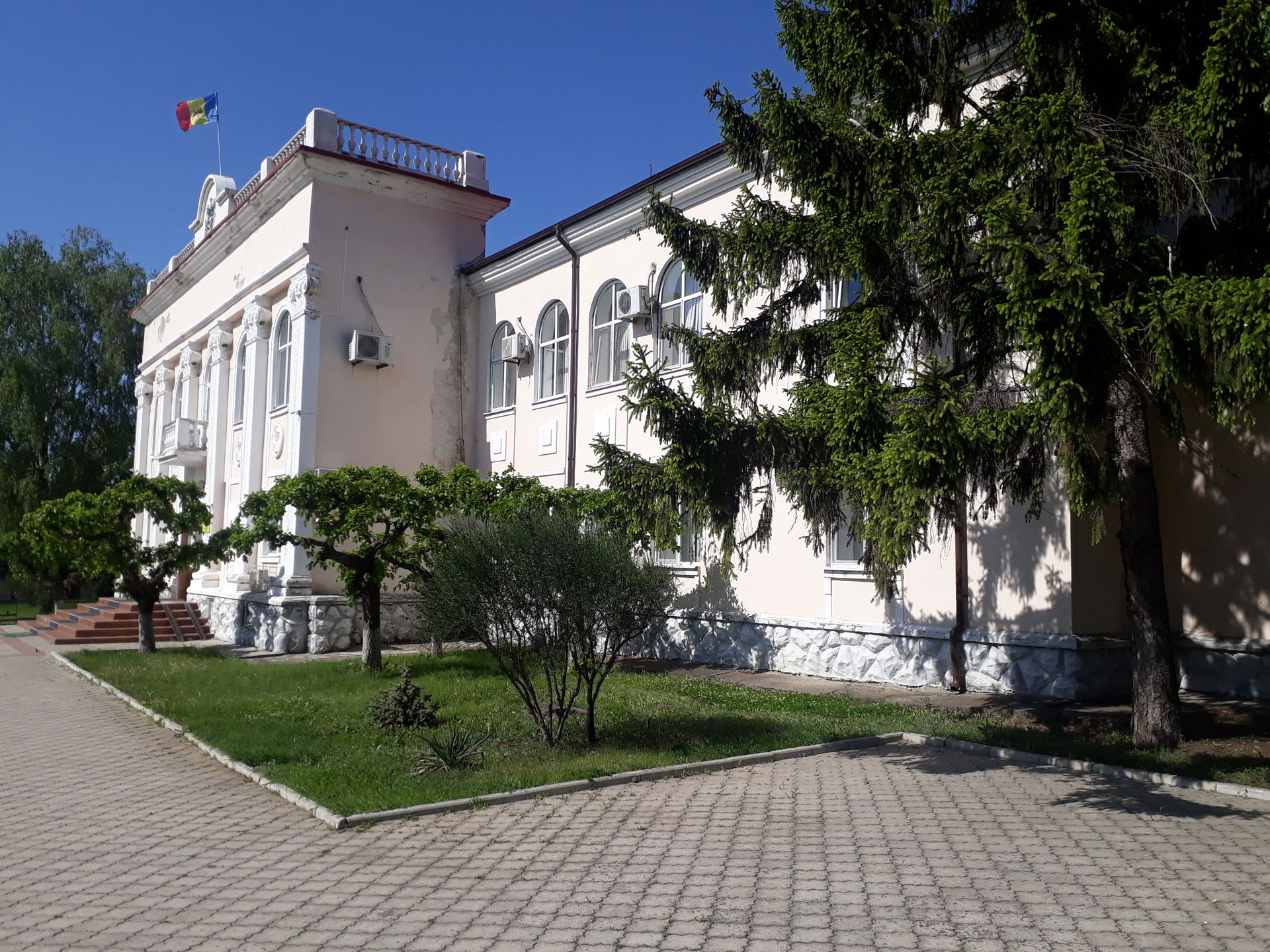 Fălești District Council building. Façade.