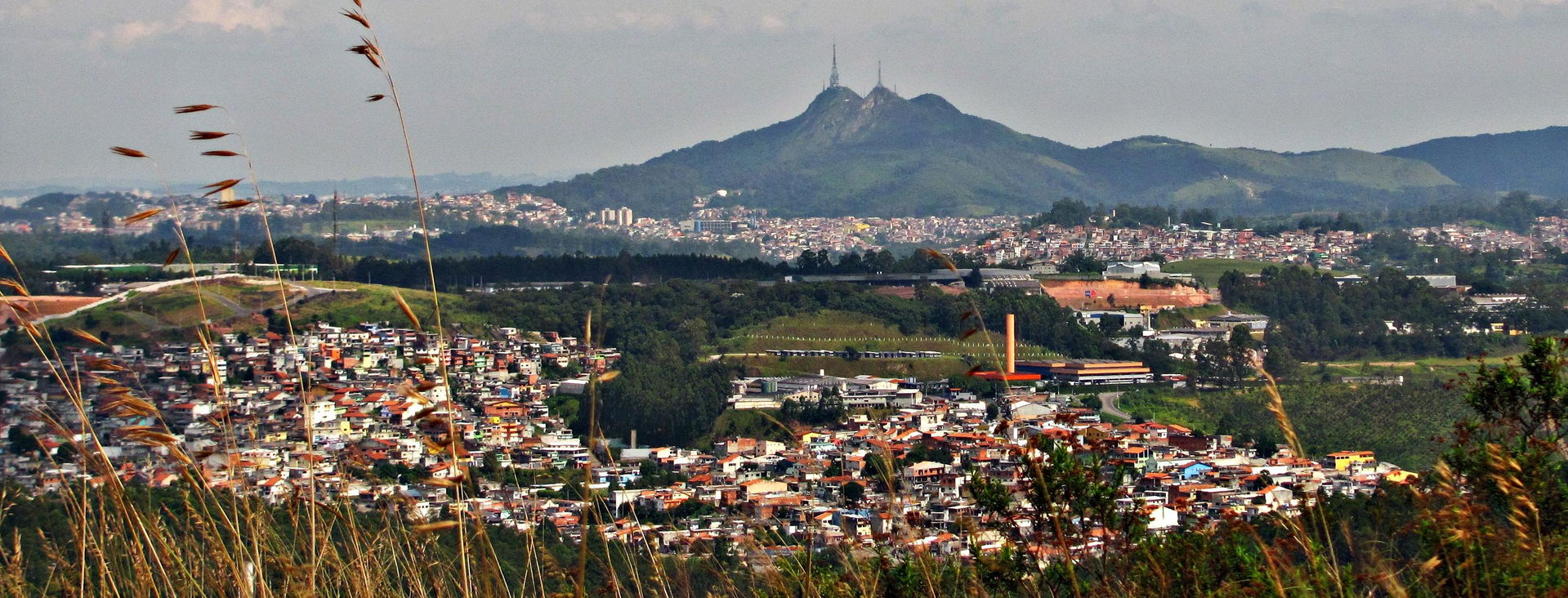 Vista para a parte sul da cidade de Caieiras, com destaque tamb…