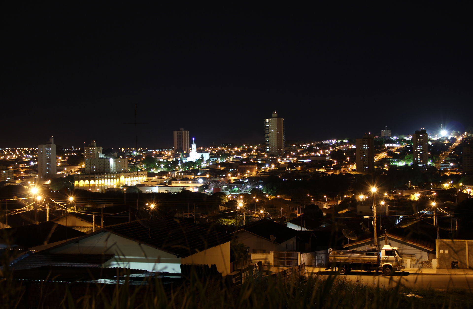Lençóis Paulista skyline at night