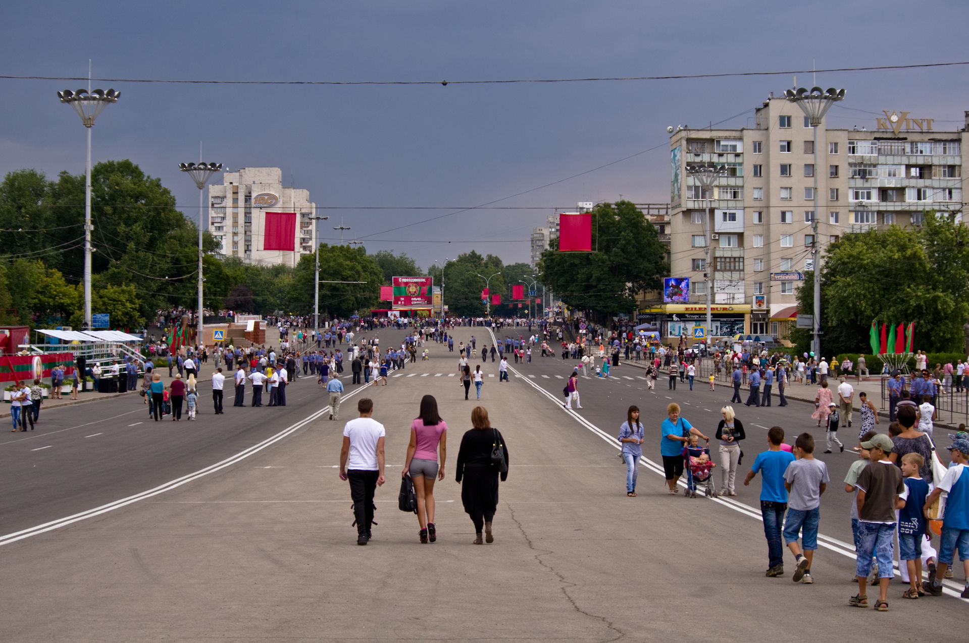 Площадь Суворова после парада в честь 21 годовщины образования …
