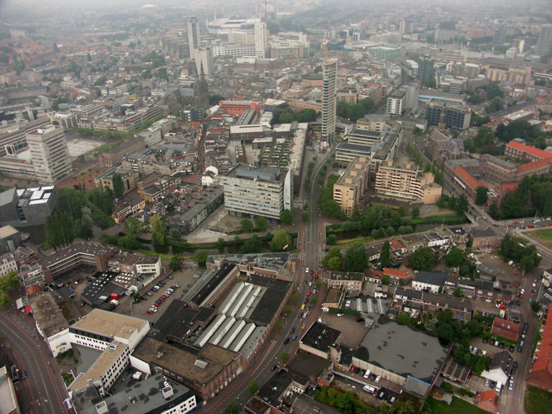 Centrum van Eindhoven vanuit een luchtballon. (8 juli 2005)
