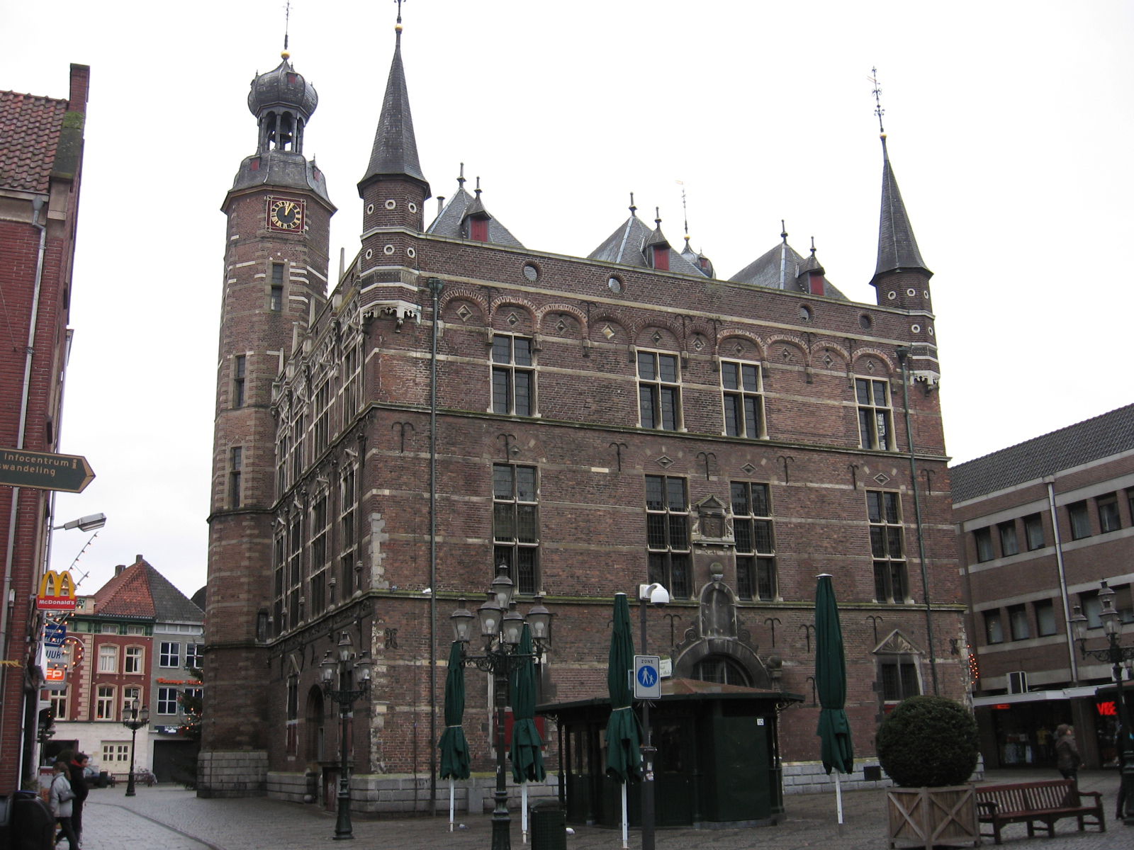 Venlo, Stadhuis


This is an image of rijksmonument number 3716…