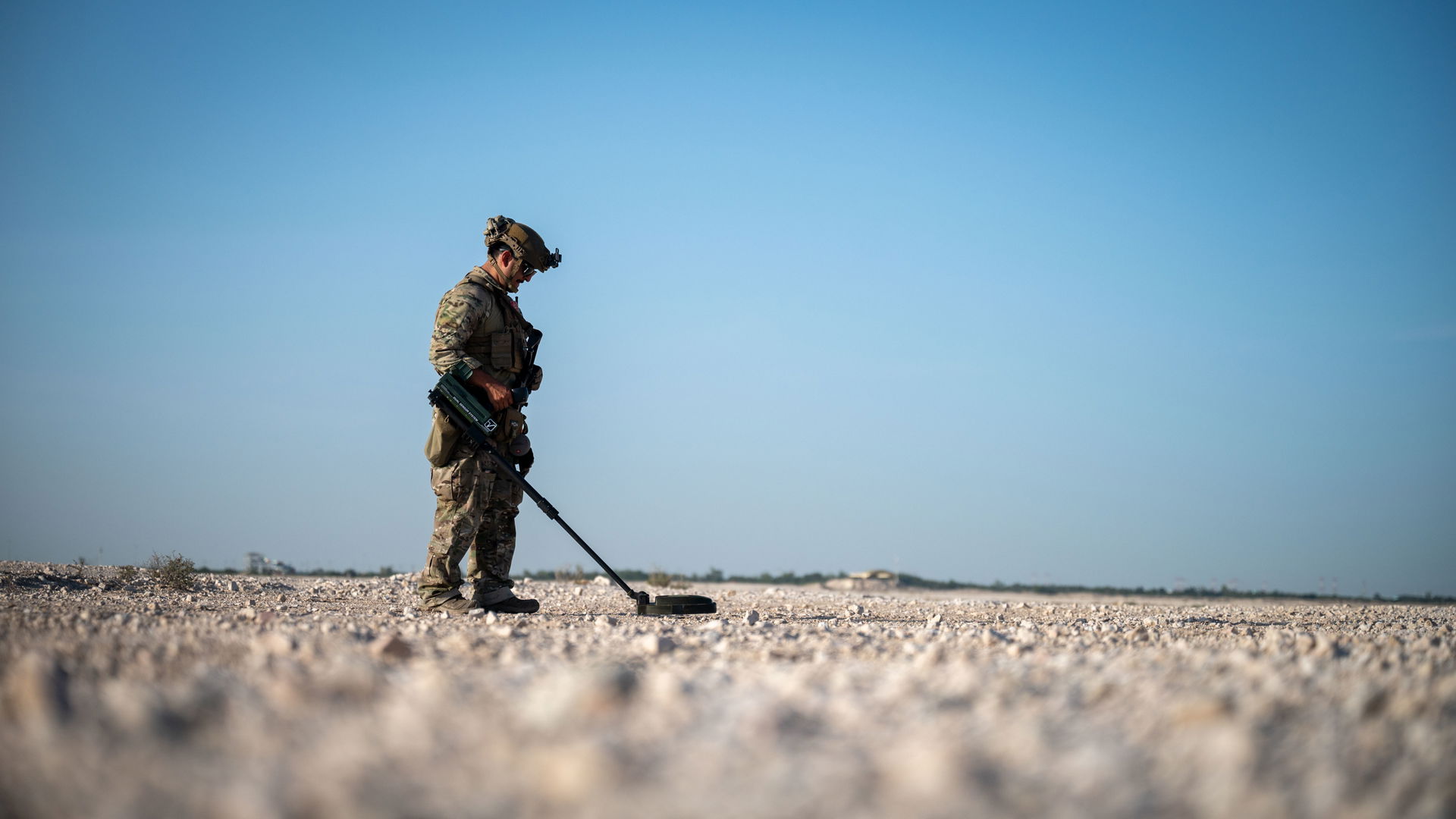 U.S. Air Force Staff Sgt. Ismael Del Toro, explosive ordnance d…
