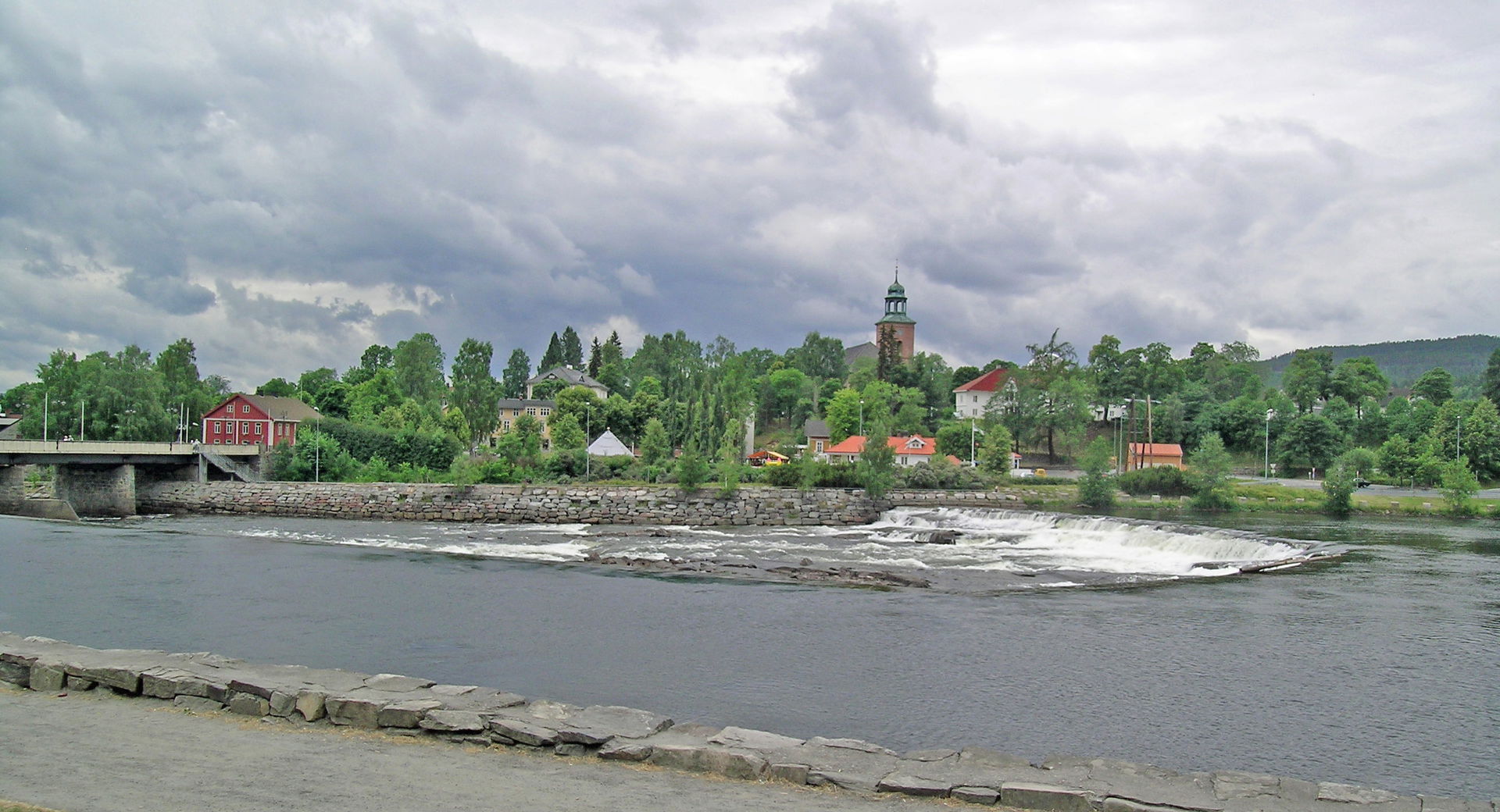 Kongsberg. Numedalslågen, Nybrufossen and Vestsida. Nybrua to t…