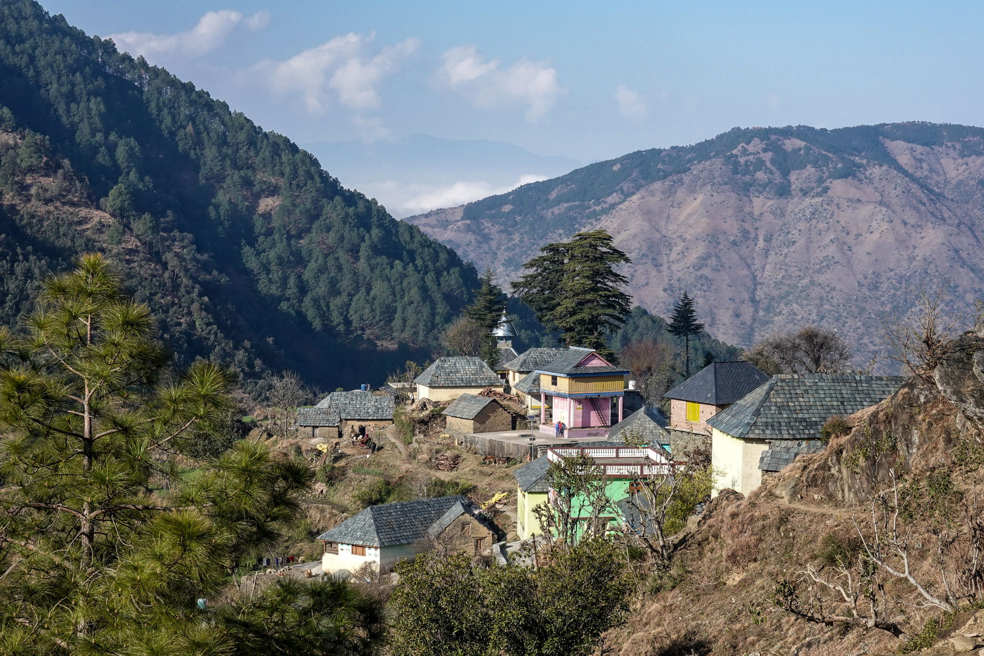 Kathachi (Kuthachi) village & temple, Mandi District, Himac…