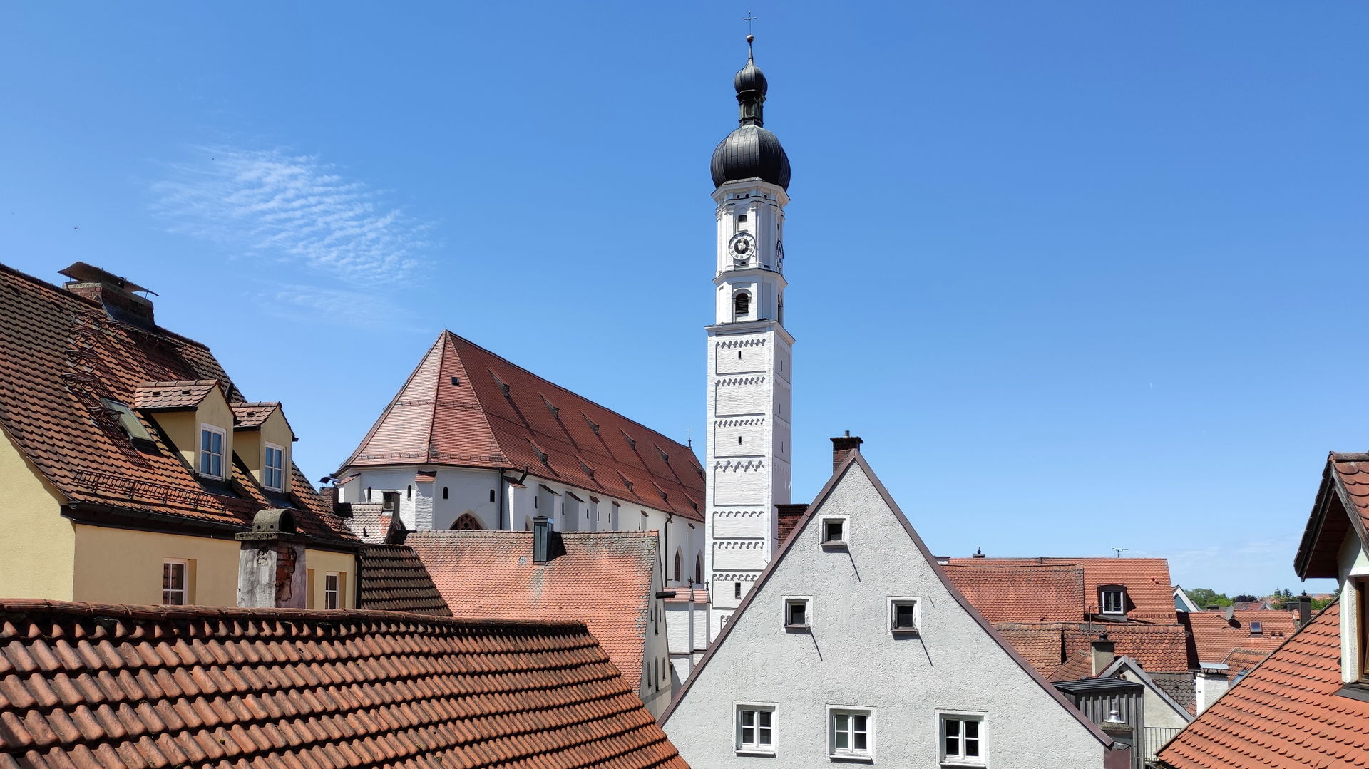 Die katholische Stadtpfarrkirche Mariä Himmelfahrt ist die Haup…