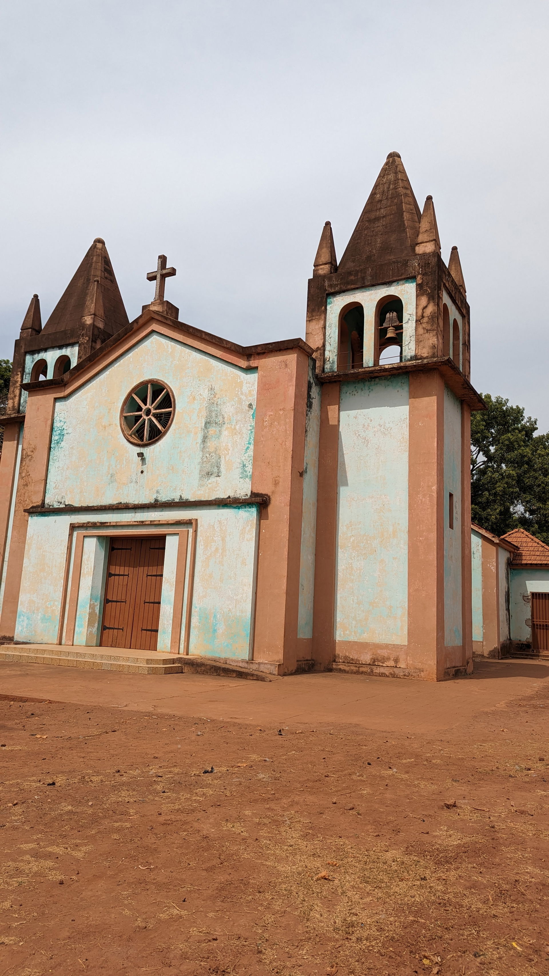 Catedral de Bafatá no leste do país é um dos catedrais mais ant…