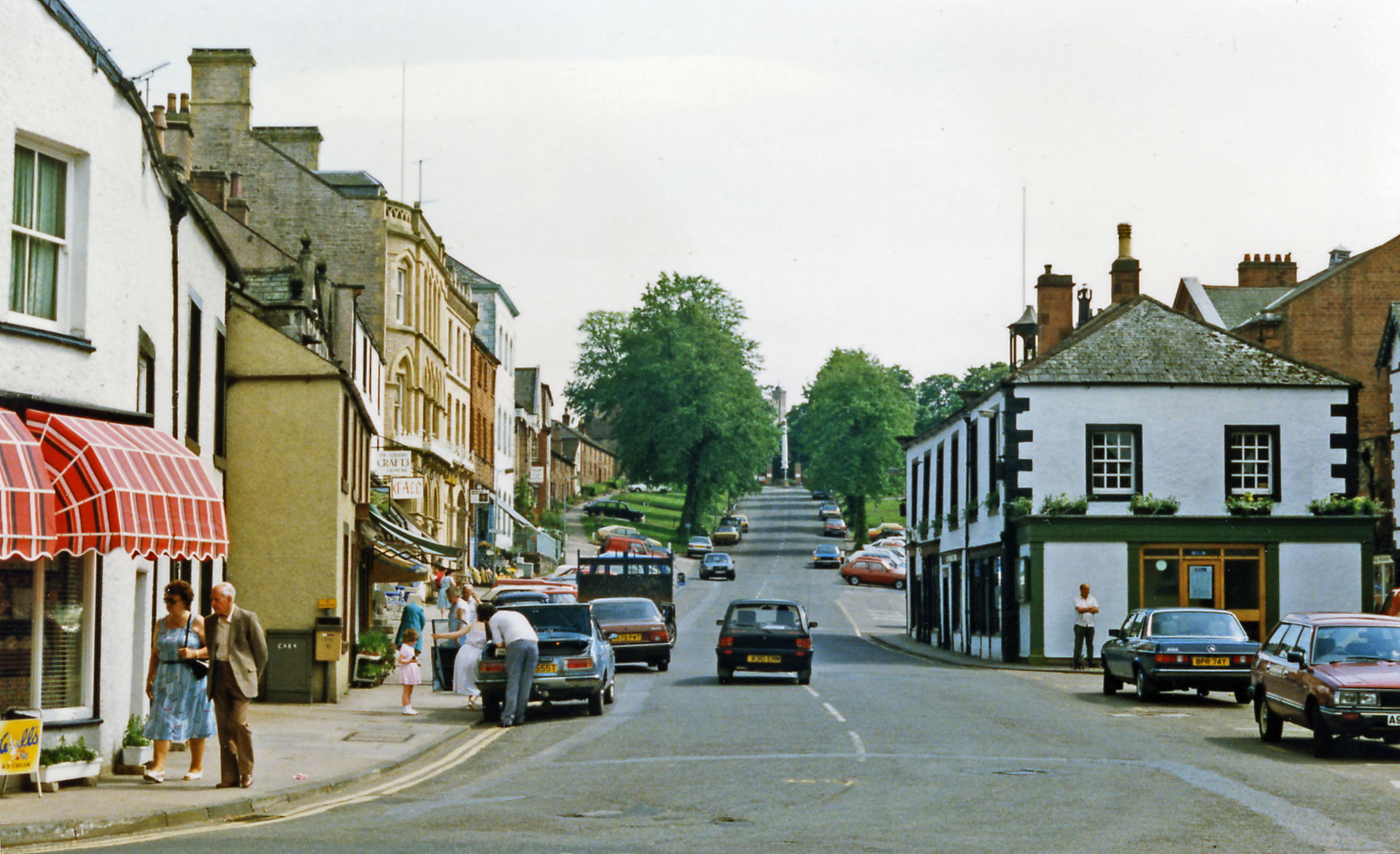 Appleby-in-Westmorland: in town centre, 1986.
View SE in Bank S…