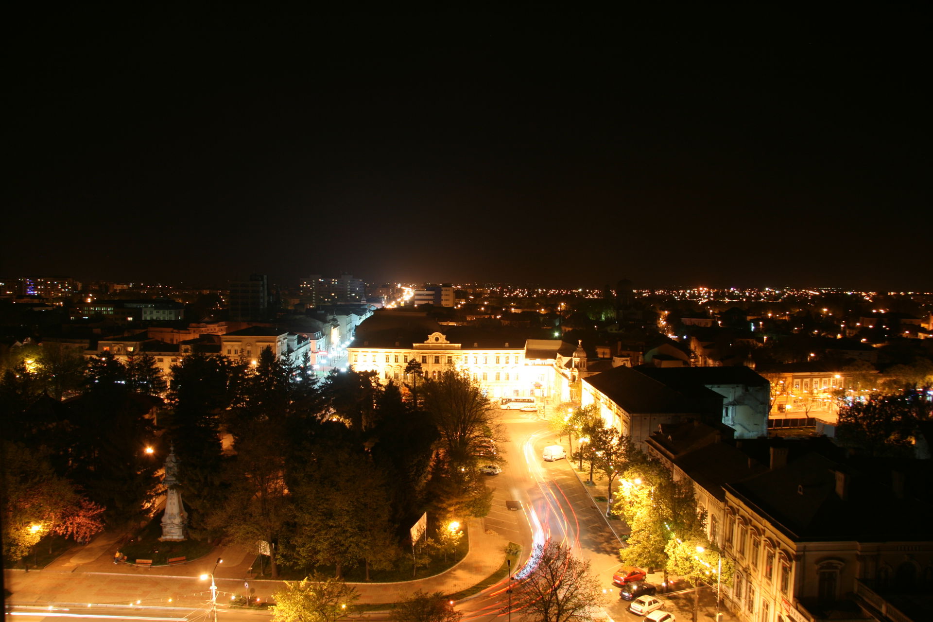 In fata se afla Teatrul " Rally", azi Teatrul "Maria Filotti", …