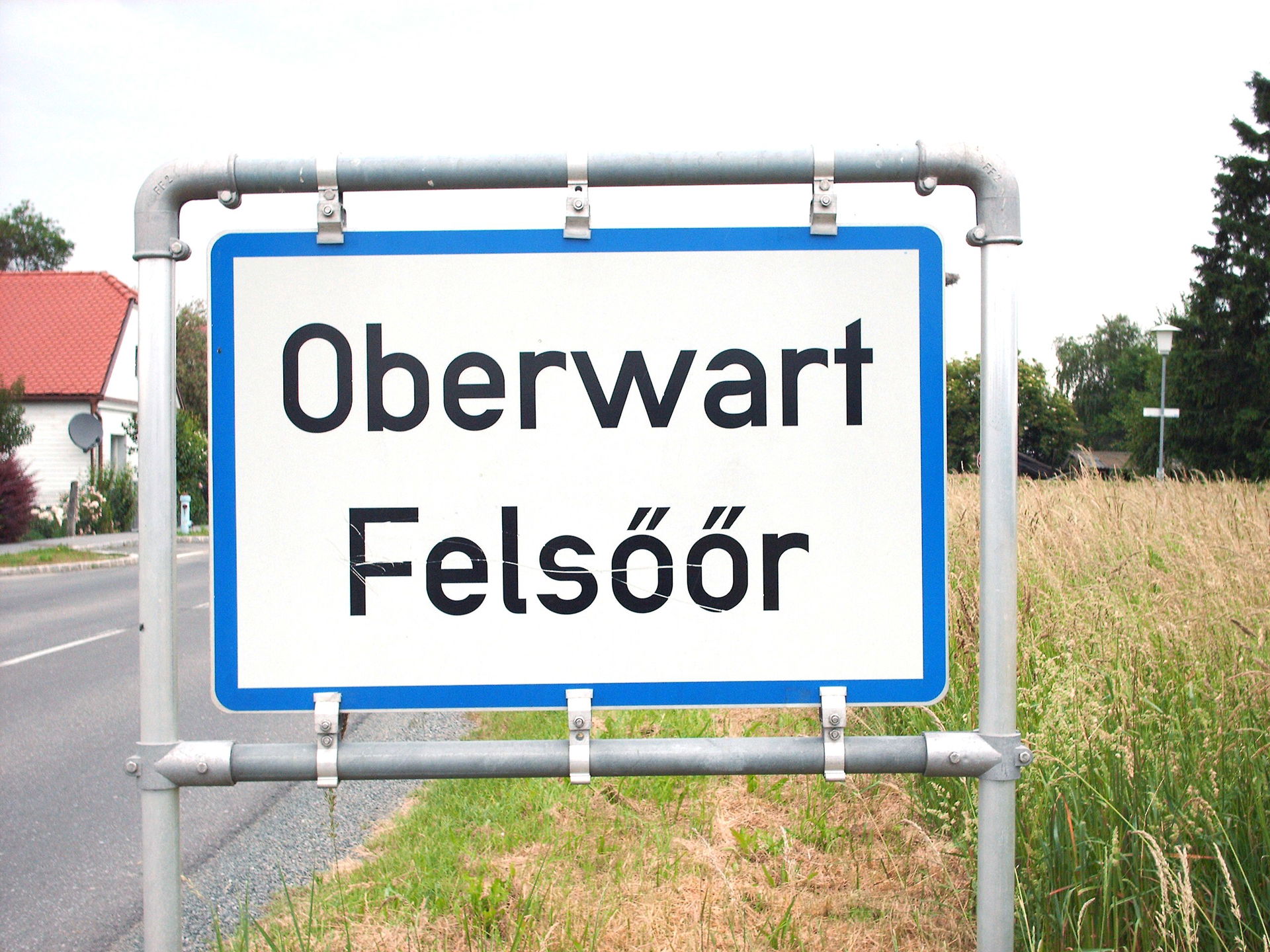 Ortsschild von Oberwart (ungarisch Felsőőr)