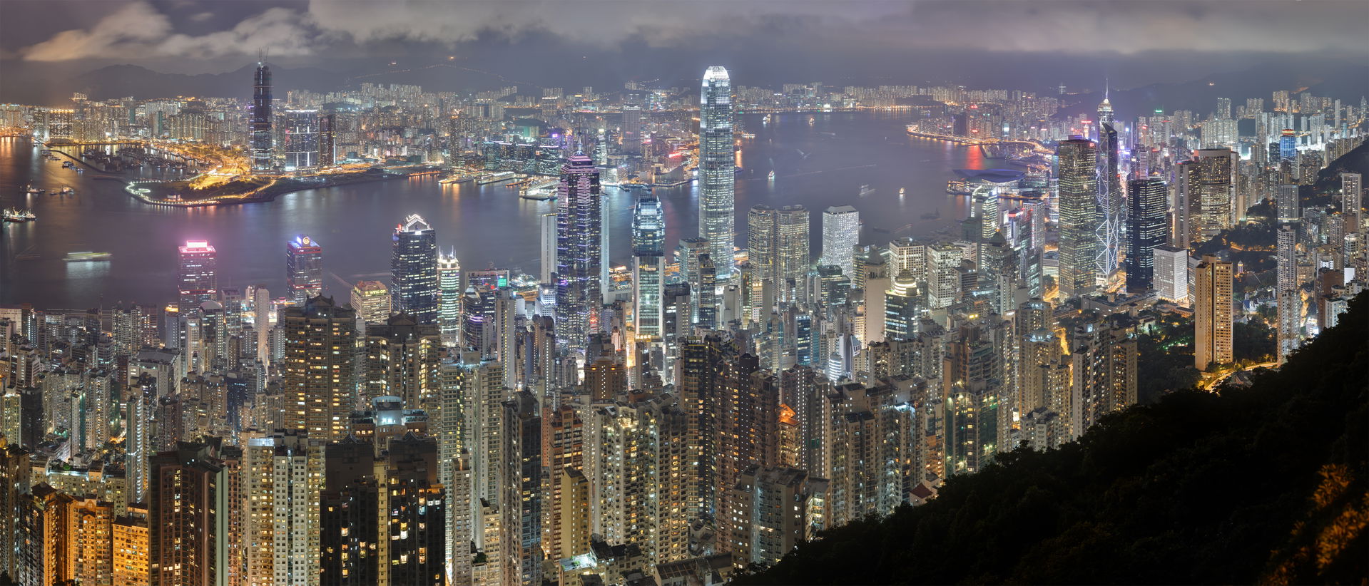 A 46 segment × 3 exposure HDR panorama of the Hong Kong night s…