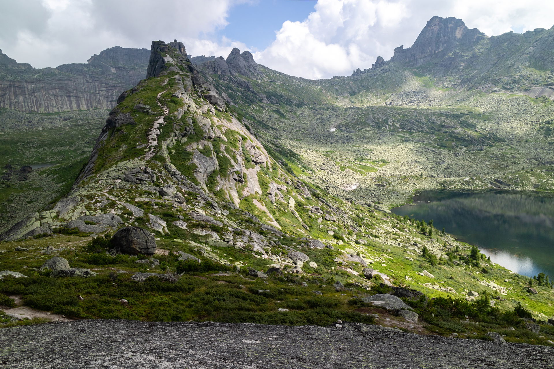 Buiba Valley. Metamorphic schists and granites of ancient glaci…