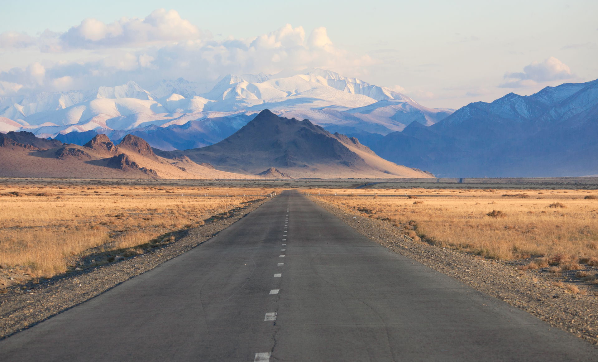 A0306 Highway in Bayan-Ölgii Province, in northwest Mongolia ne…