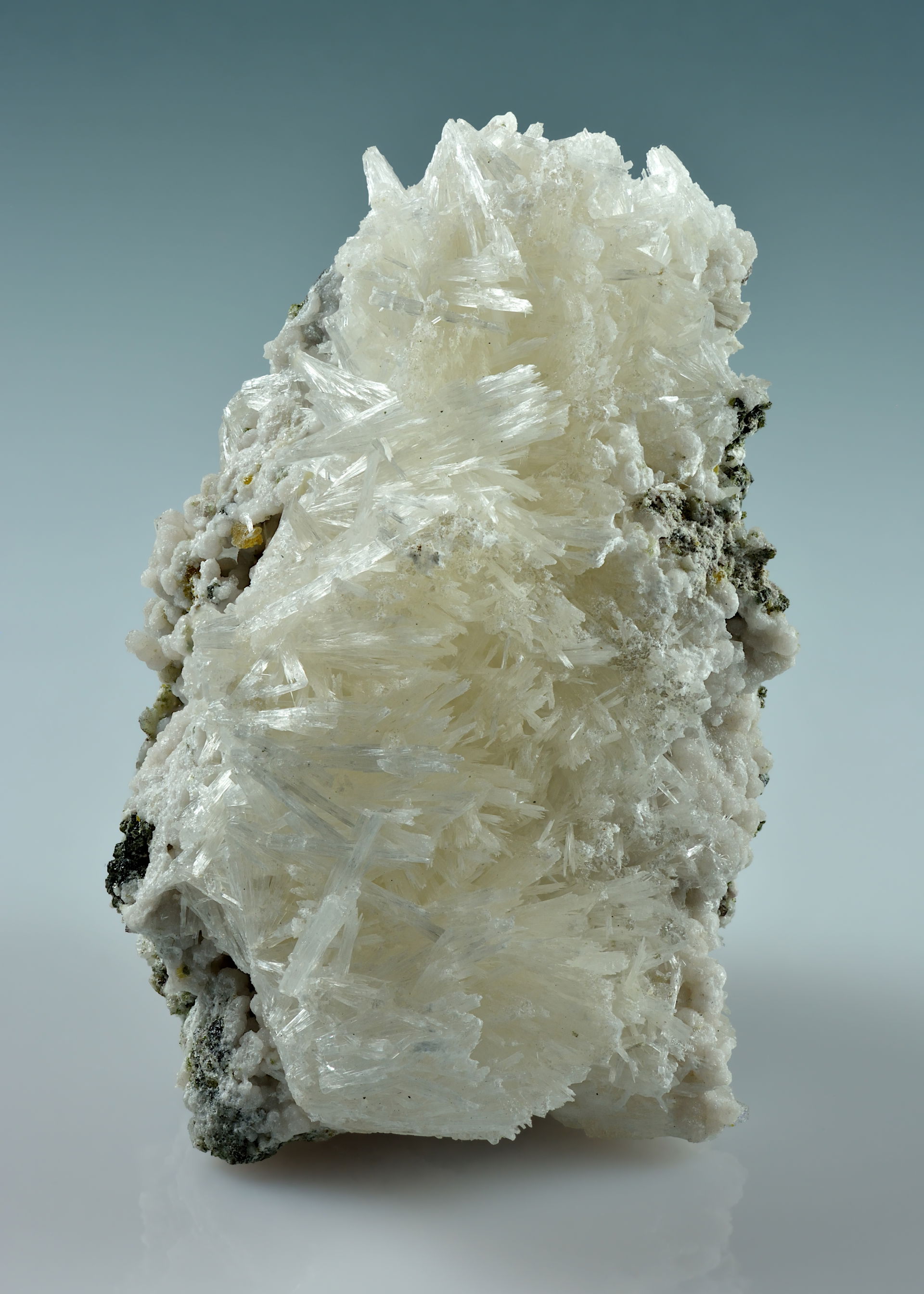 Bultfonteinite (5.0 × 3.0 × 3.0 cm) with minor datolite (small …